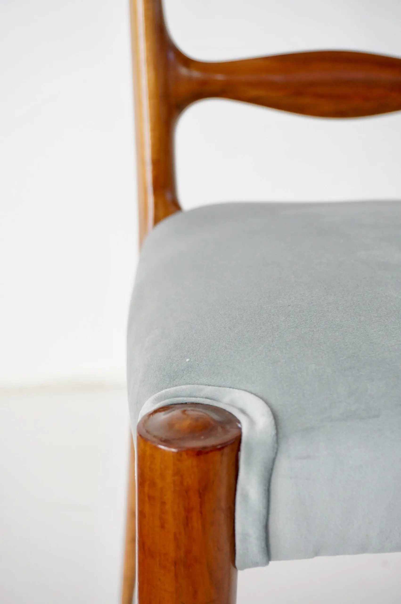 set of 8 Paolo Buffa fine high dining chairs, walnut and velvet ,  1950 — photo 11