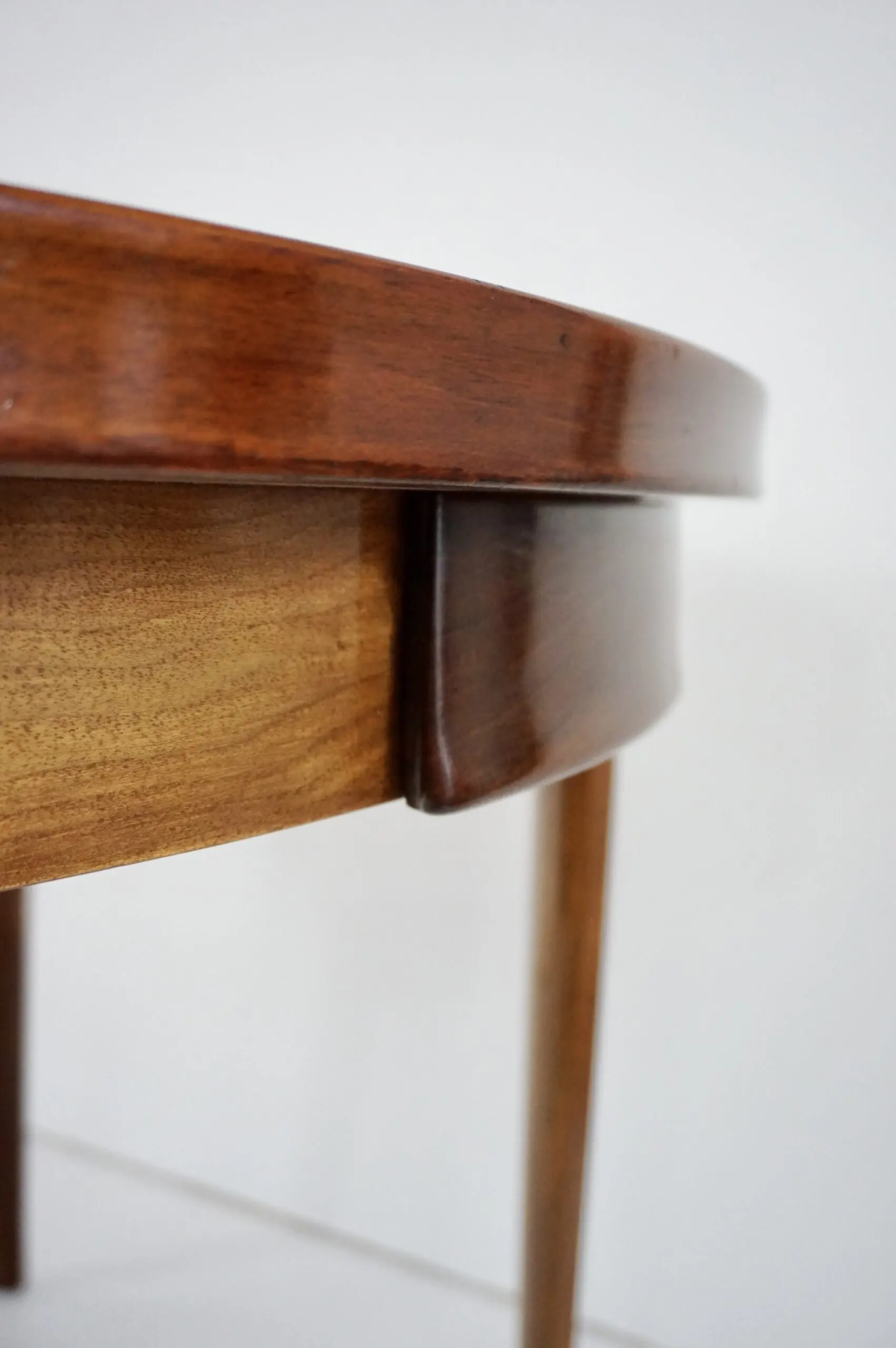 Paolo Buffa round center or game table, walnut, five hidden drawers, 1950 — photo 4