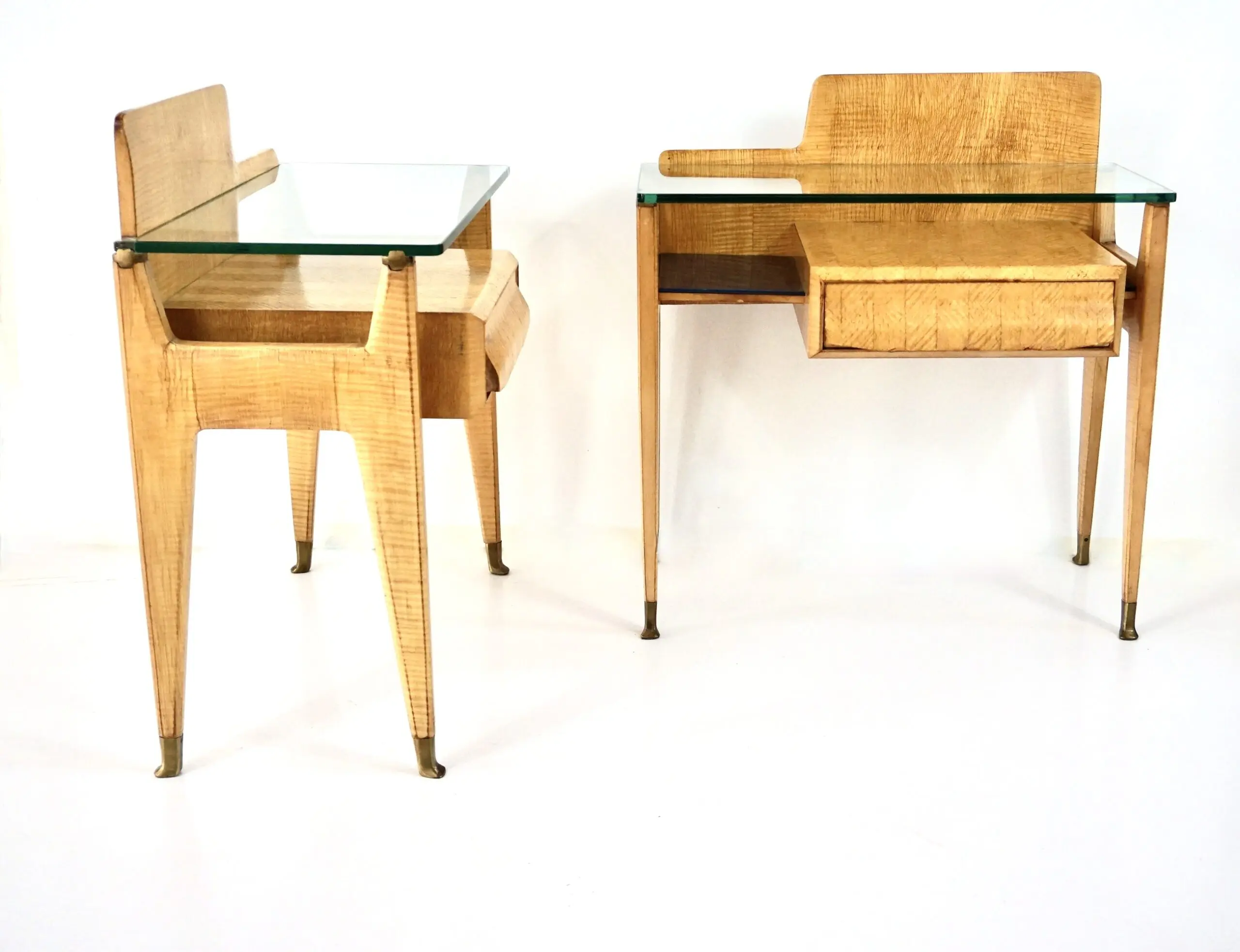 pair of Vittorio Dassi bed side tables, maple veneered, brass and glass, 1950 — Dassi