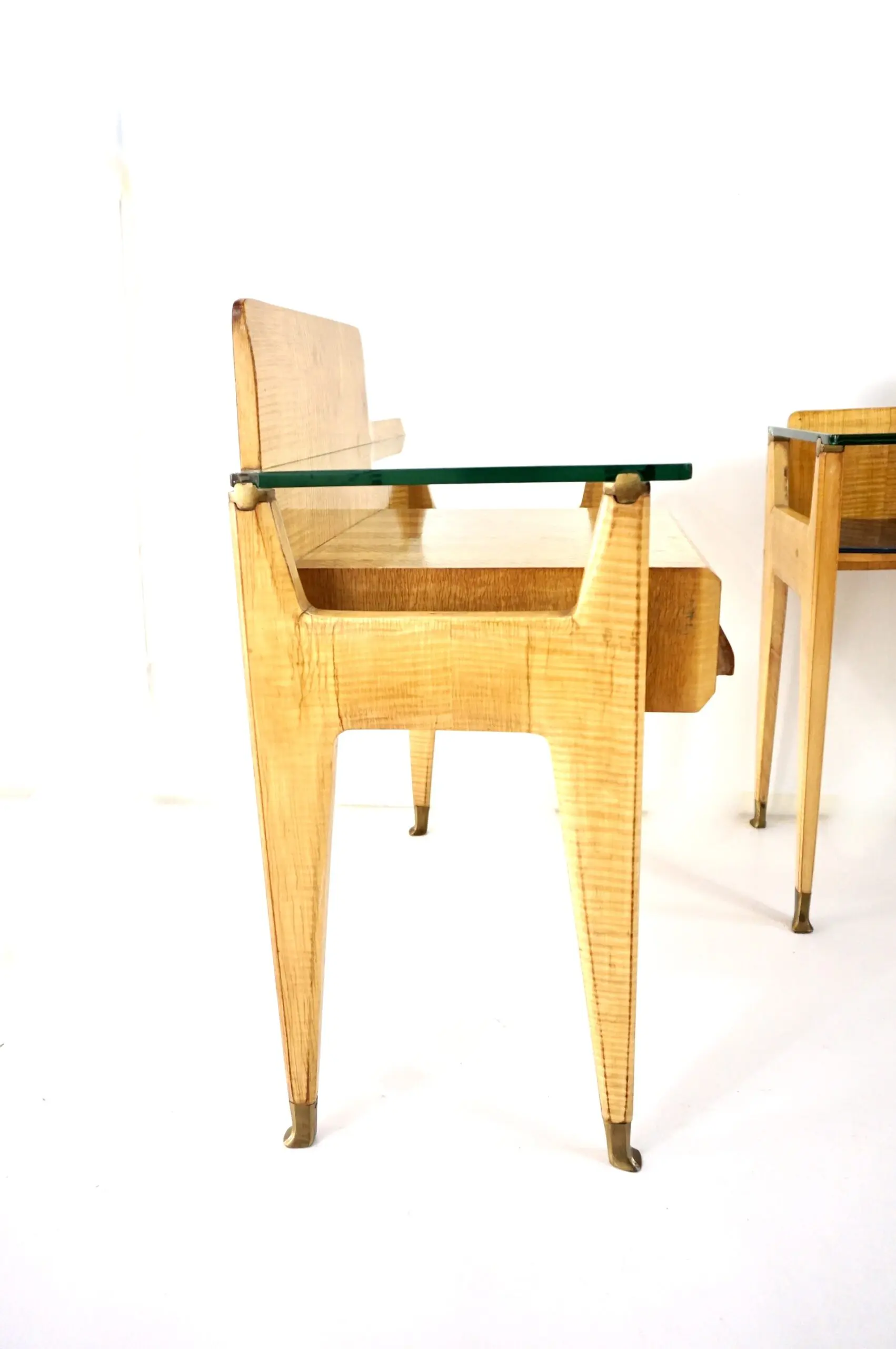 pair of Vittorio Dassi bed side tables, maple veneered, brass and glass, 1950 — image 2