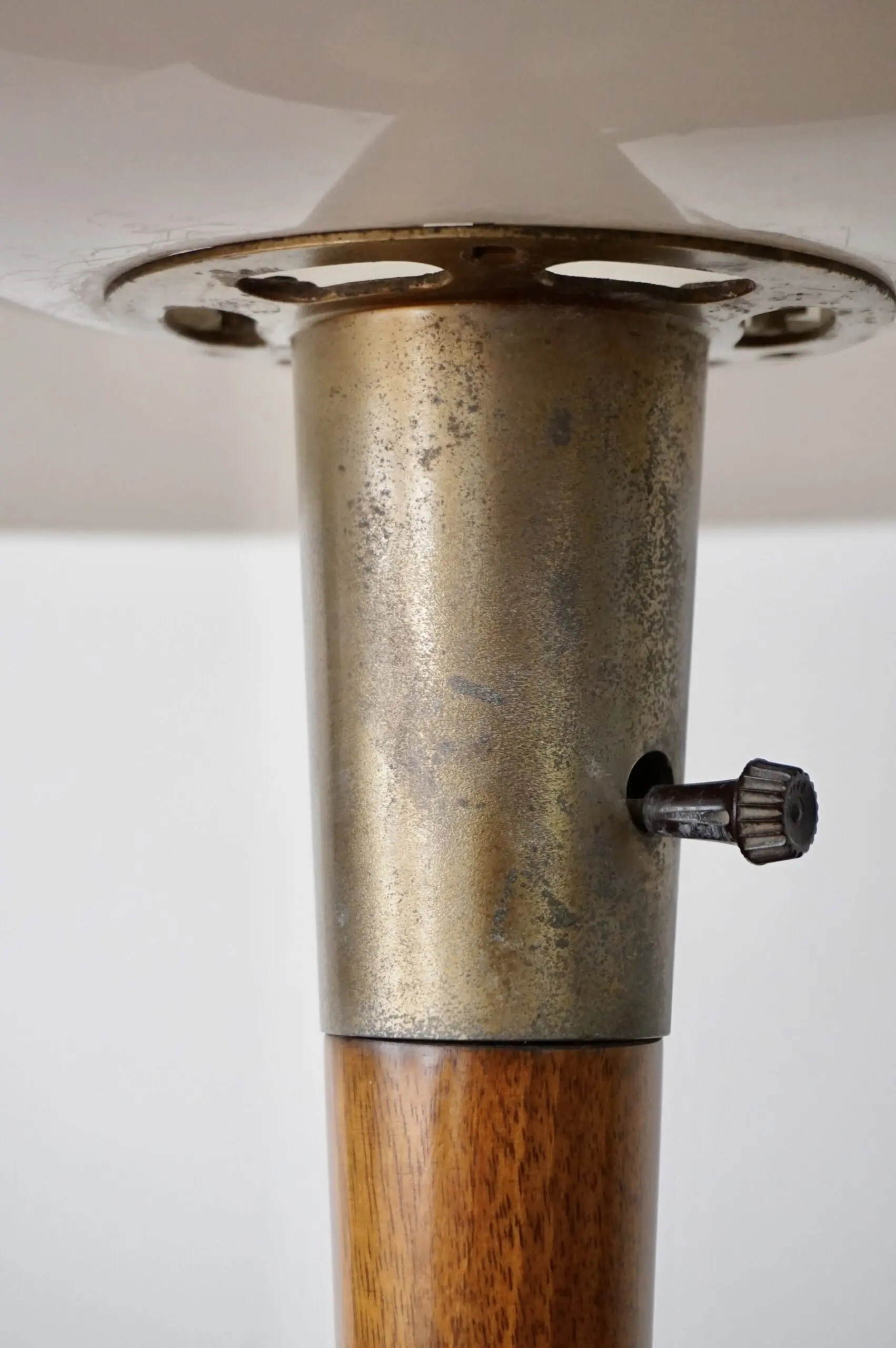Gaetano Sciolari fine table lamp, brass, walnut, white plexiglass mod. A/1  1960 — photo 8