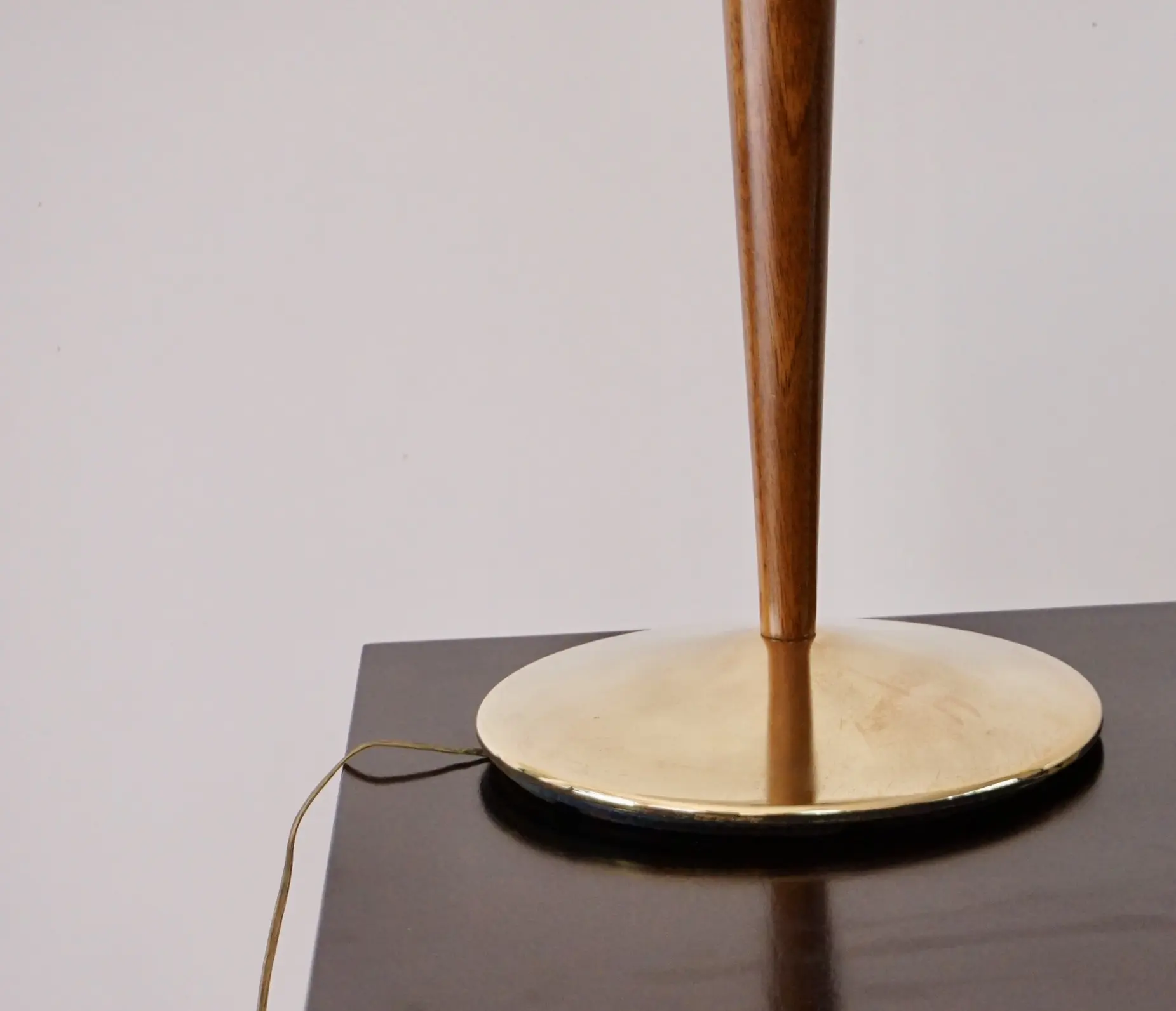 Gaetano Sciolari fine table lamp, brass, walnut, white plexiglass mod. A/1  1960 — photo 7