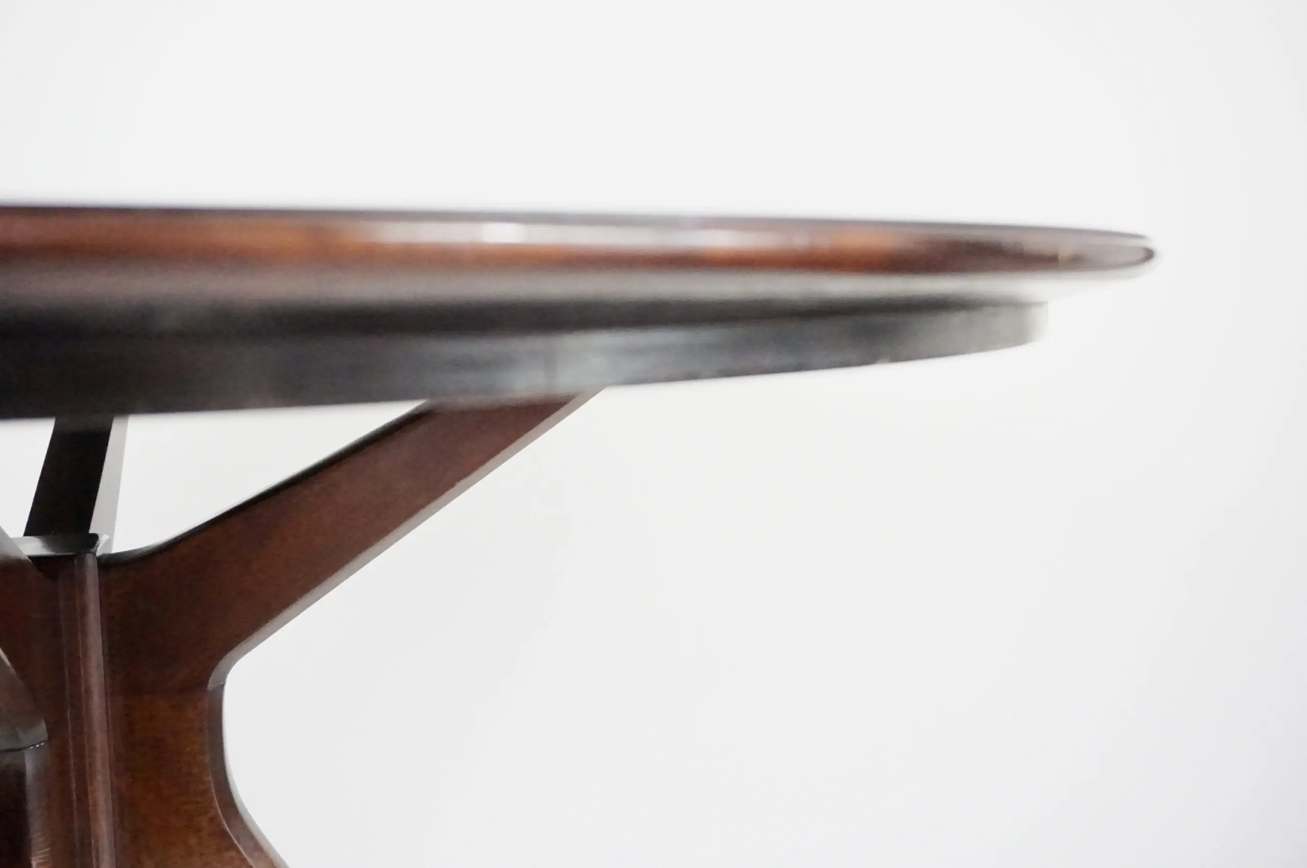 Osvaldo Borsani round dining table, walnut, four feet, circa 1951 — photo 8