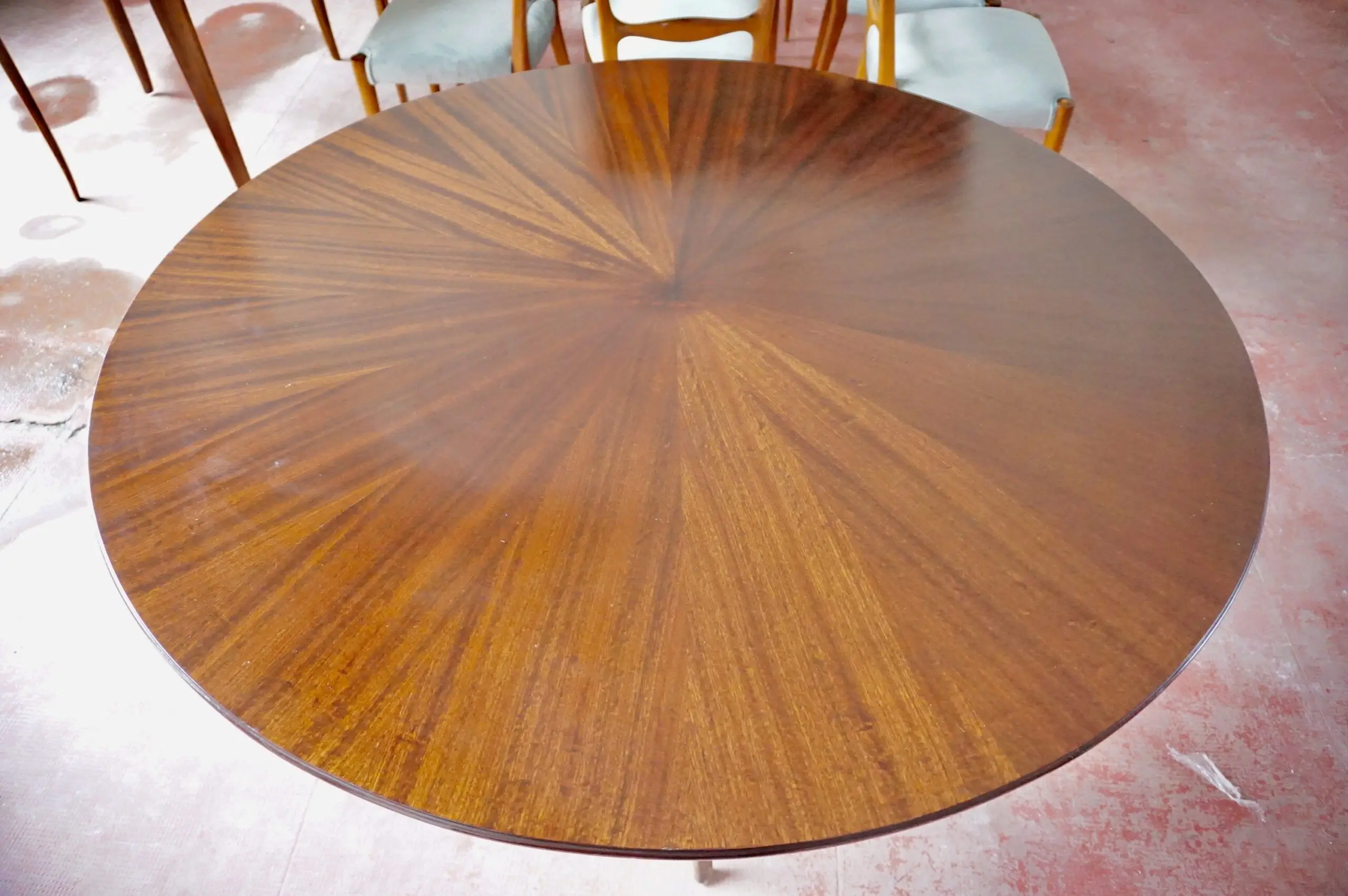 Osvaldo Borsani round dining table, walnut, four feet, circa 1951 — photo 10