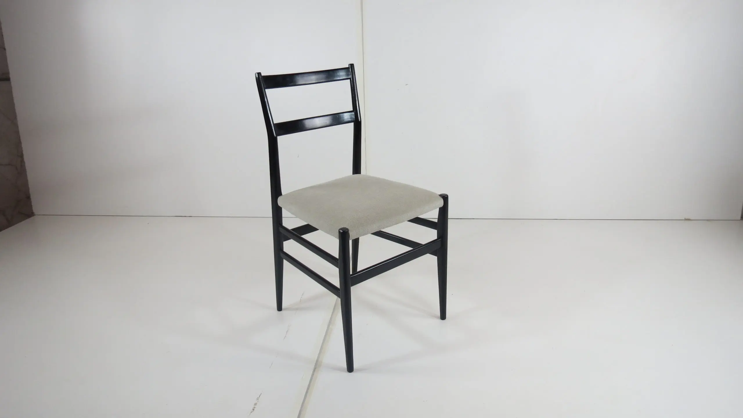 Set of Four Gio Ponti Black Laquered "Leggera" Chairs 646 by Cassina, 1952 — photo 6