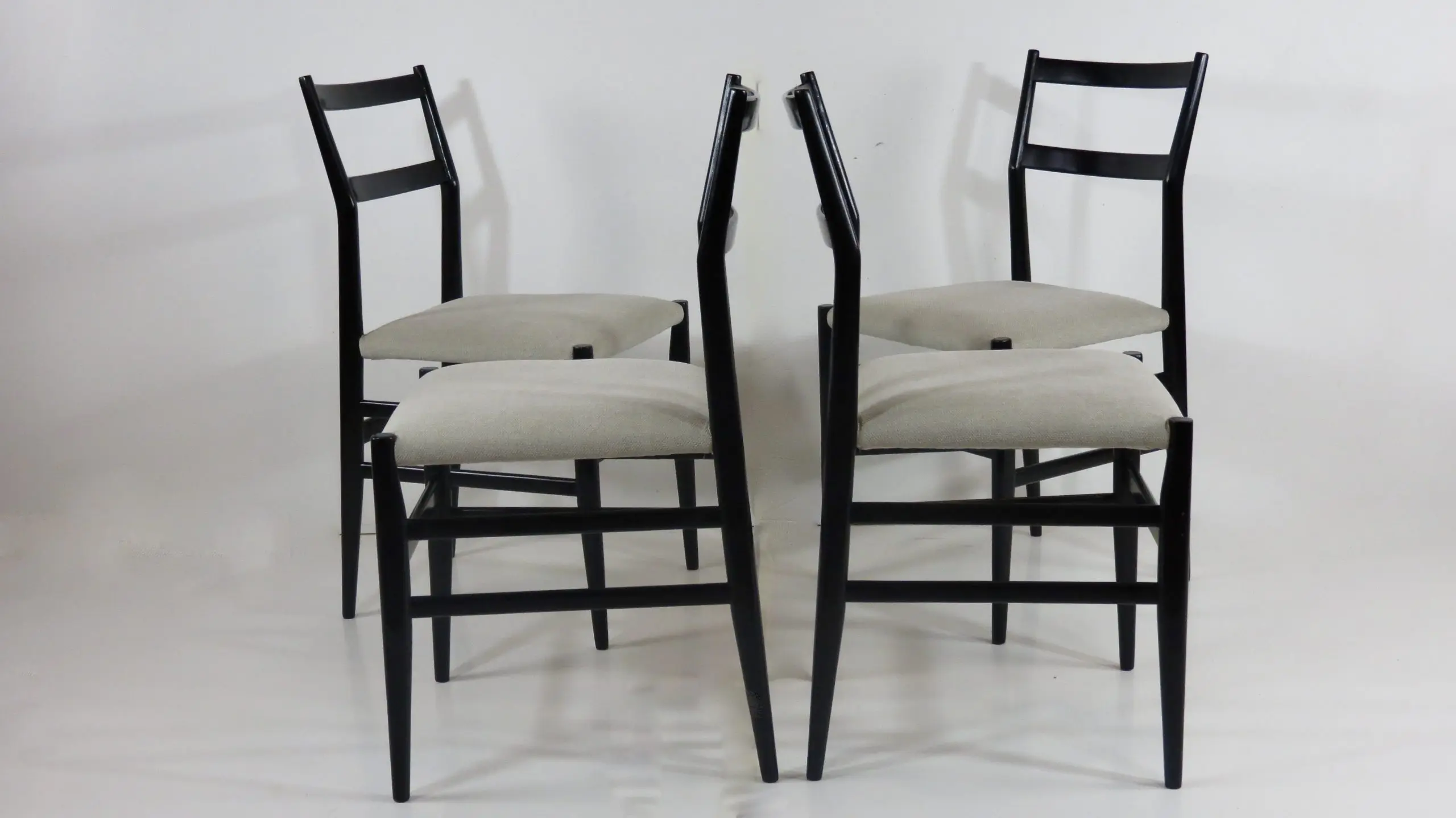 Set of Four Gio Ponti Black Laquered "Leggera" Chairs 646 by Cassina, 1952 — photo 5