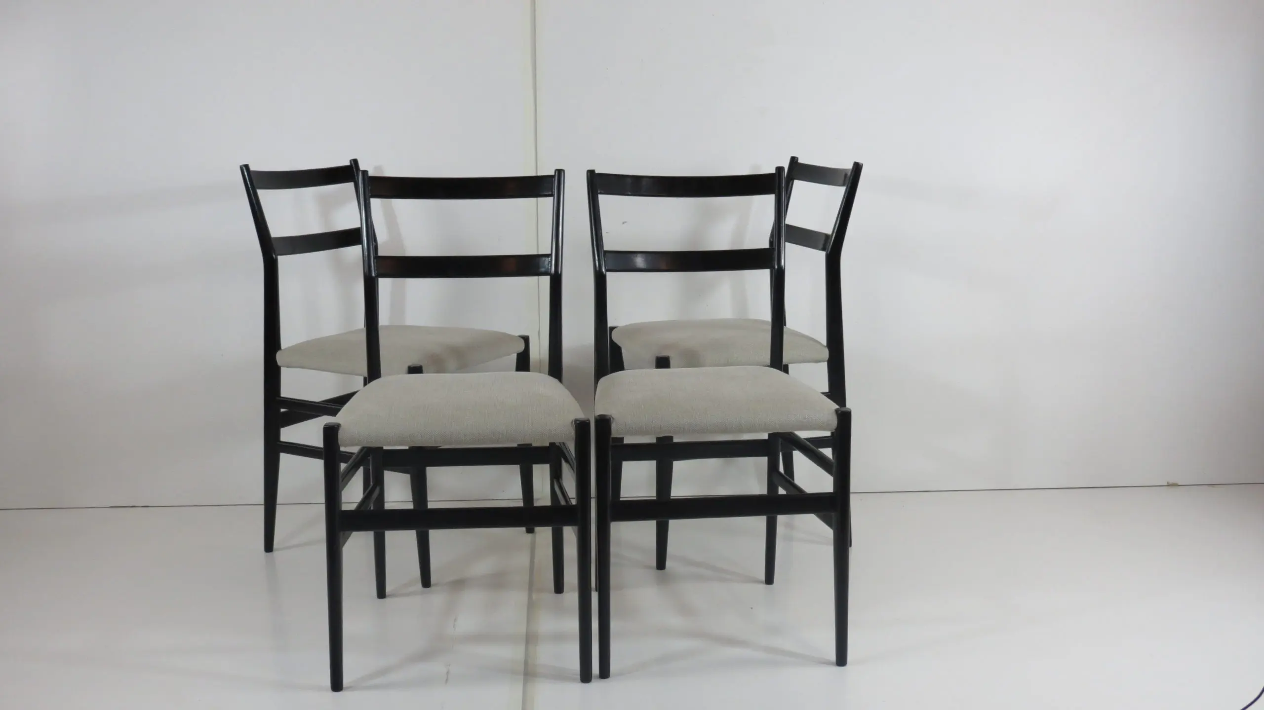 Set of Four Gio Ponti Black Laquered "Leggera" Chairs 646 by Cassina, 1952 — photo 4