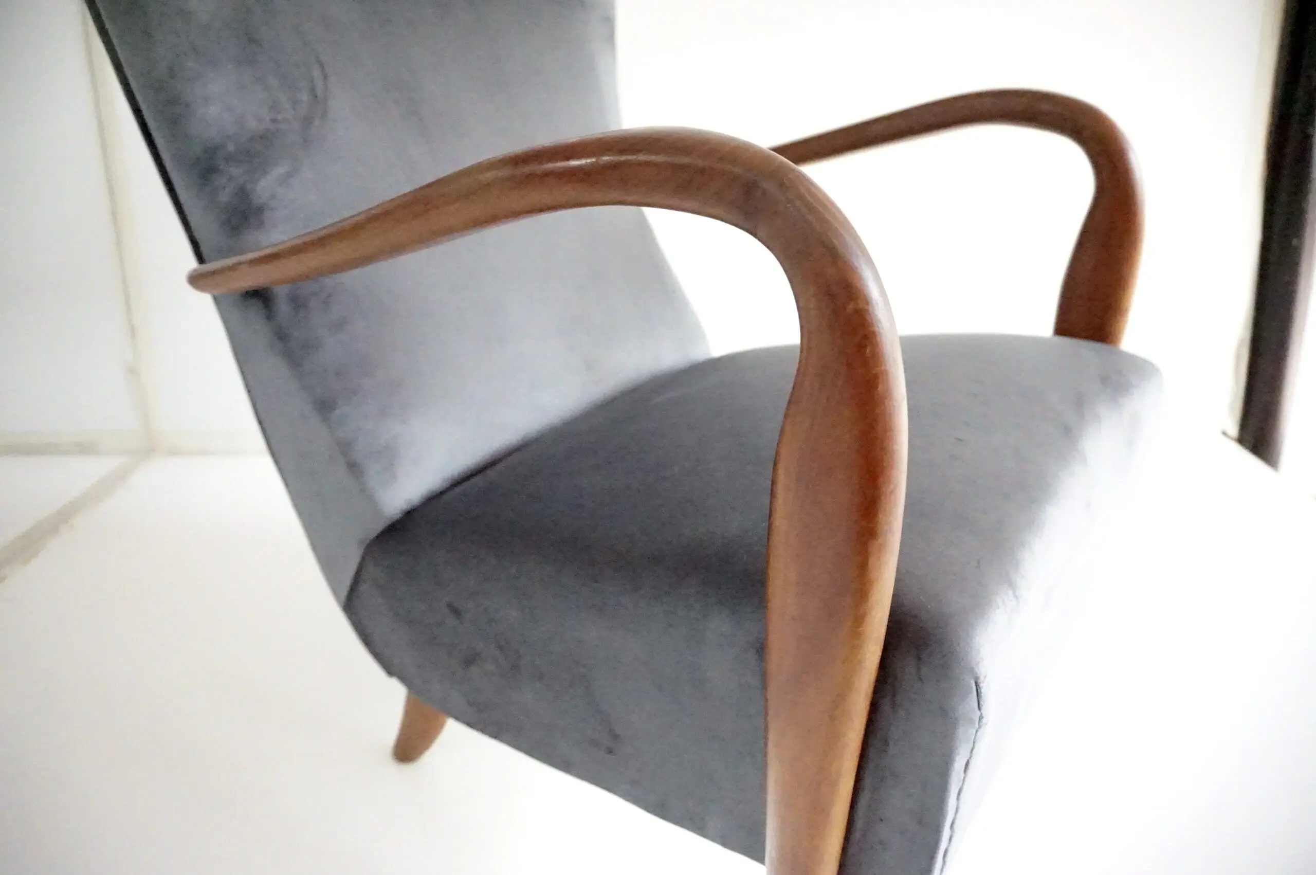 pair of wood and grey velvet armchairs mod. 401 from Cassina, Meda, 1940 — photo 13
