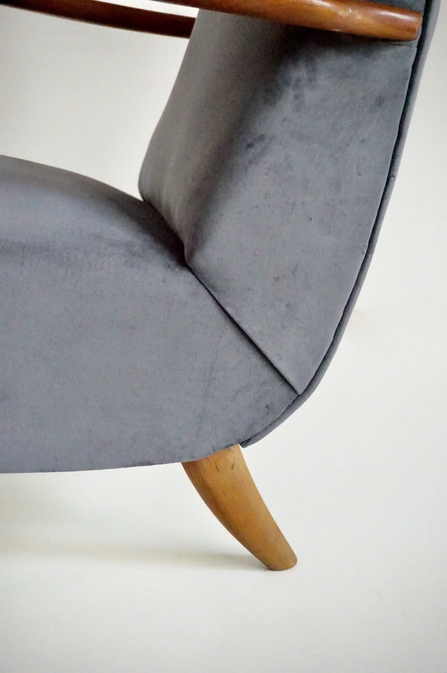 pair of wood and grey velvet armchairs mod. 401 from Cassina, Meda, 1940 — photo 11