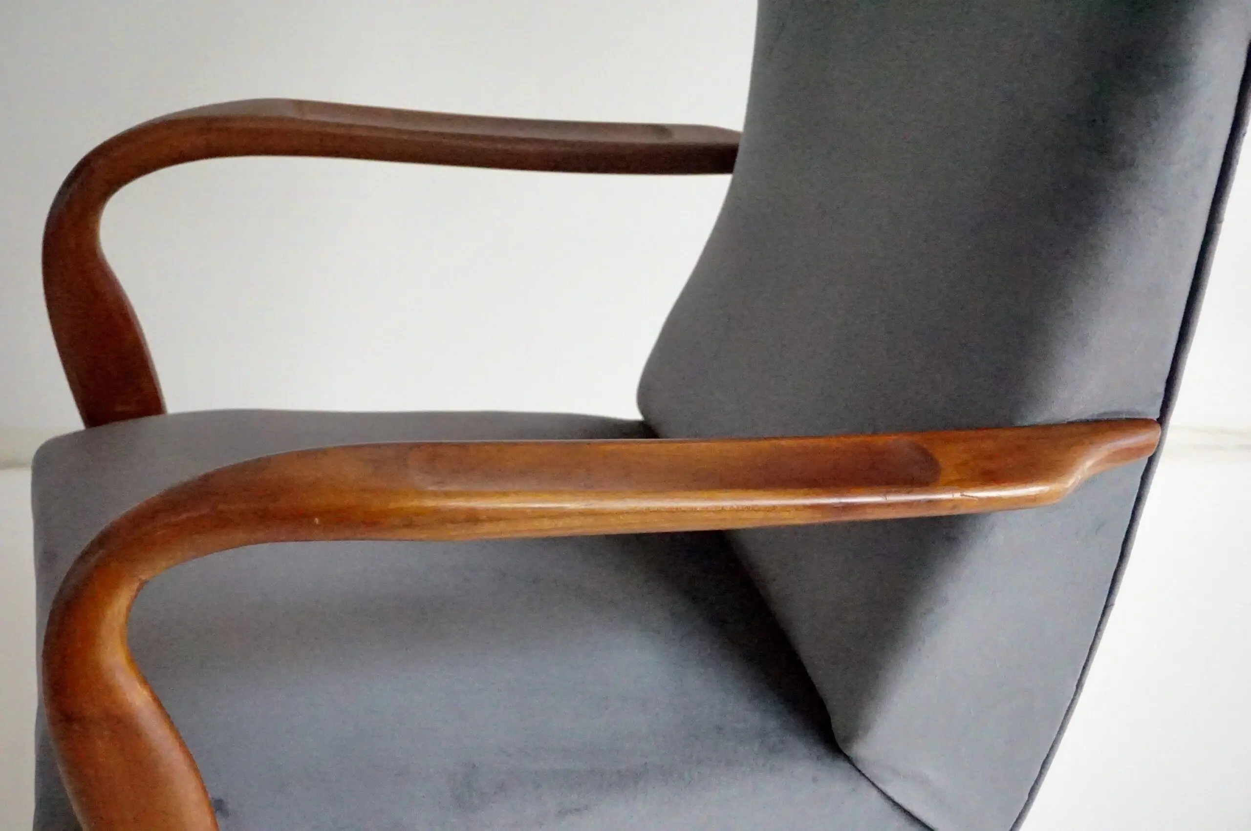 pair of wood and grey velvet armchairs mod. 401 from Cassina, Meda, 1940 — photo 10