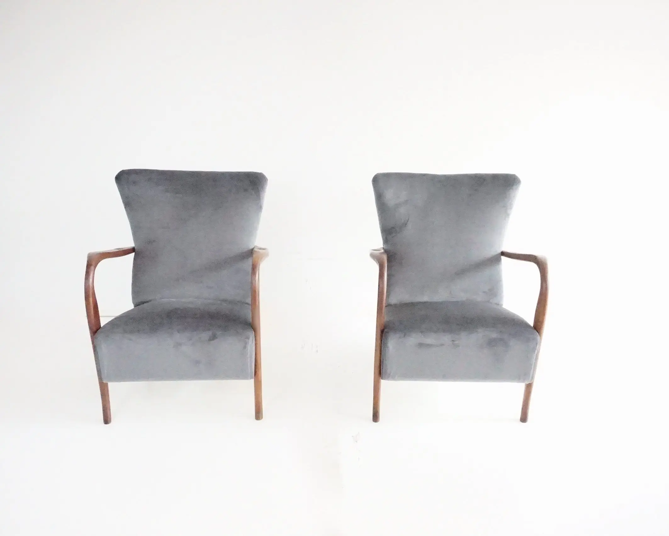pair of wood and grey velvet armchairs mod. 401 from Cassina, Meda, 1940 — image 3