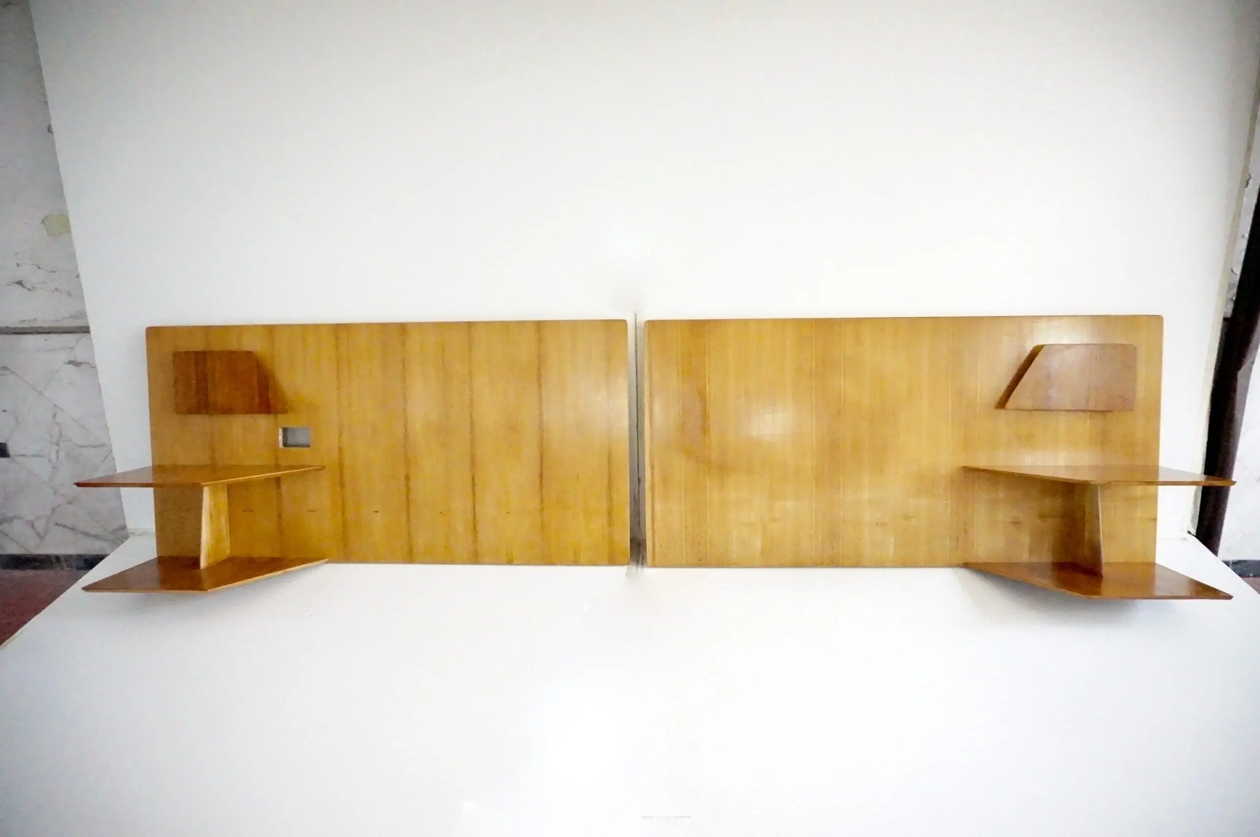 Gio Ponti pair of rare elm wood Headboards fitted bedside tables, Hotel Royal, 1955 — photo 23