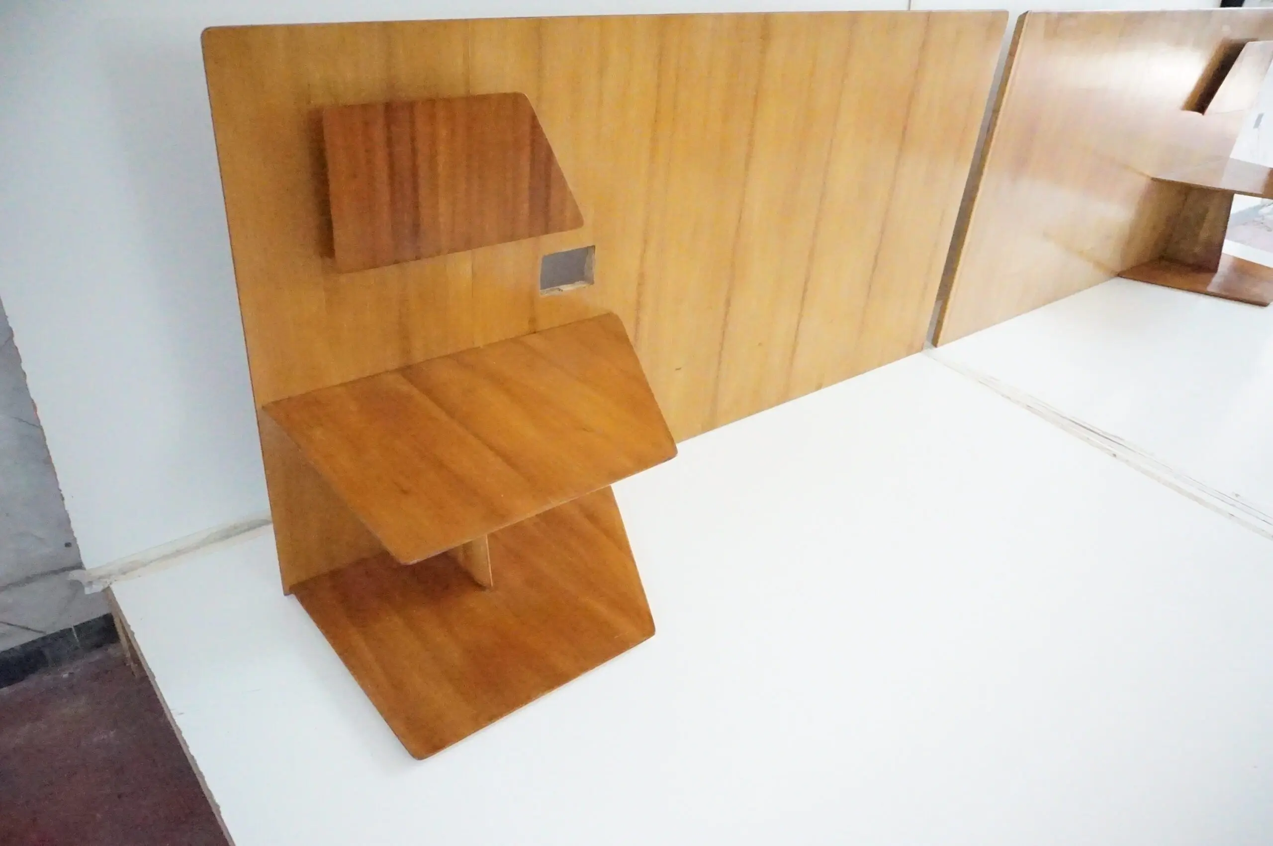 Gio Ponti pair of rare elm wood Headboards fitted bedside tables, Hotel Royal, 1955 — photo 13