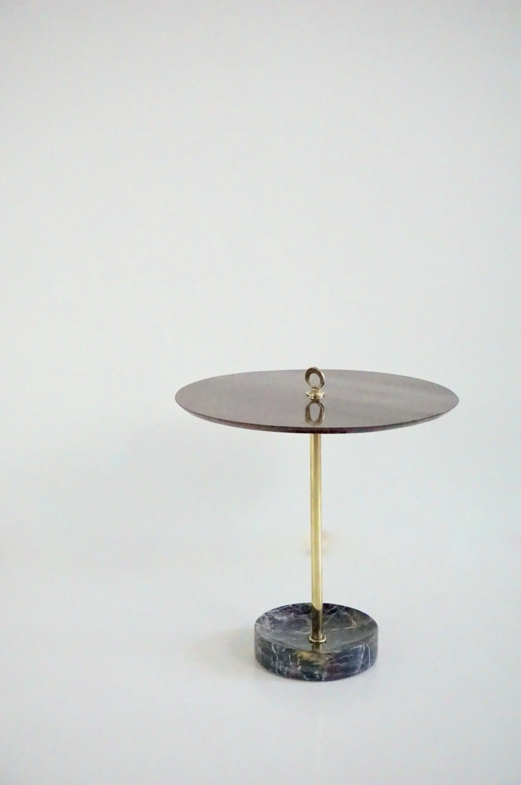 round  gueridon side table brass, marble and walnut, C6, Lorenzo Ciompi, 2025 — photo 4