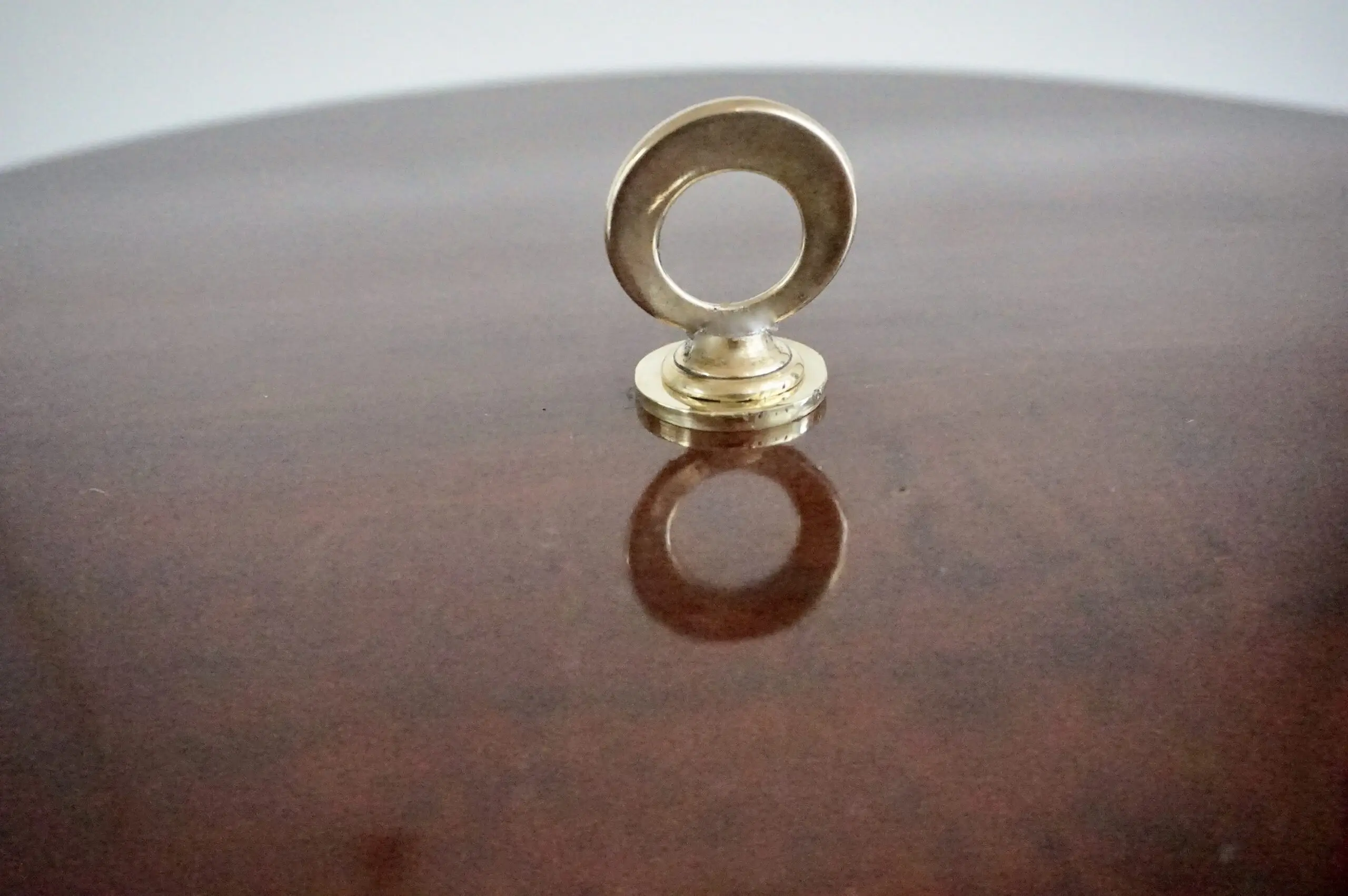 round  gueridon side table brass, marble and walnut, C6, Lorenzo Ciompi, 2025 — photo 7