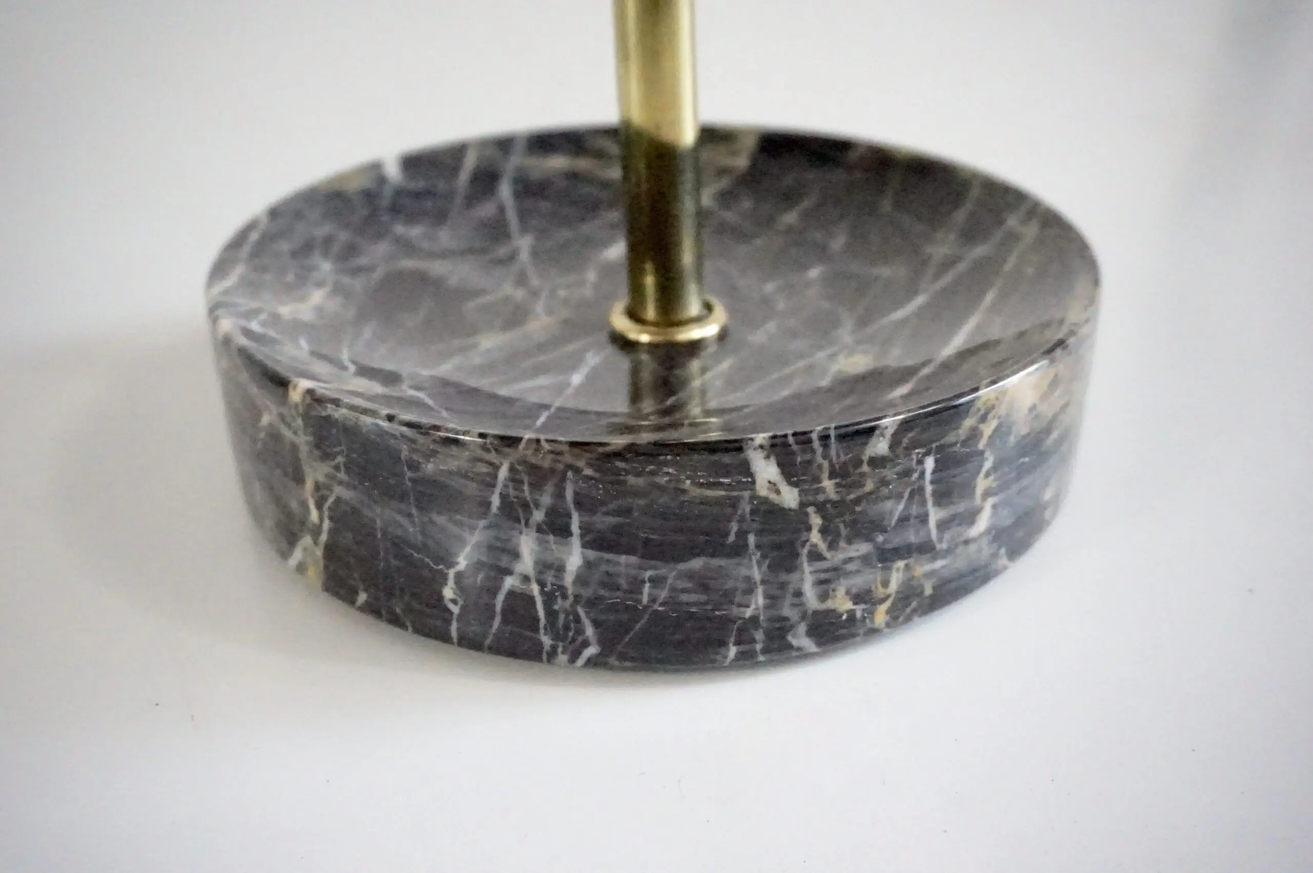 round  gueridon side table brass, marble and walnut, C6, Lorenzo Ciompi, 2025 — photo 9