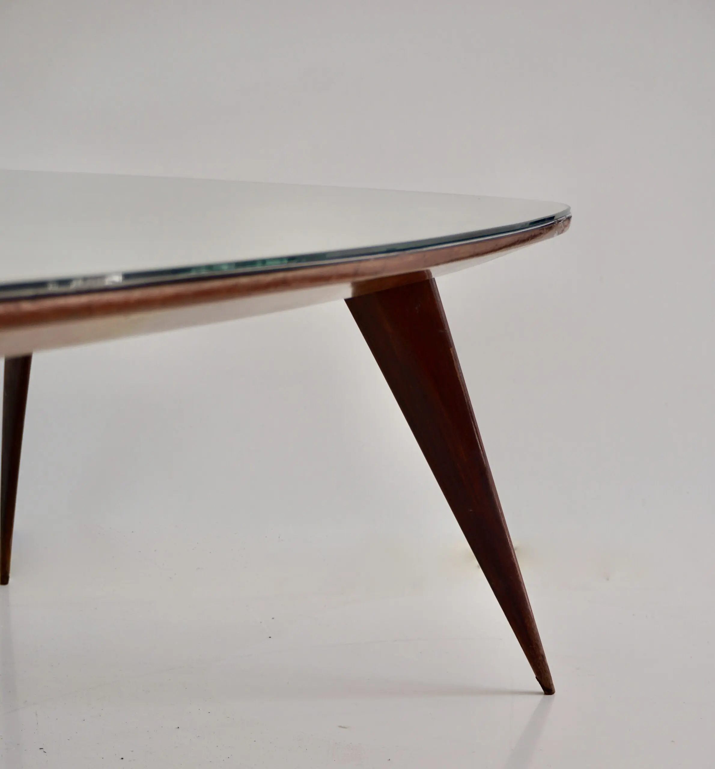 large Cesare Lacca walnut coffee table, three feet irregular shape, mirrored top — photo 11
