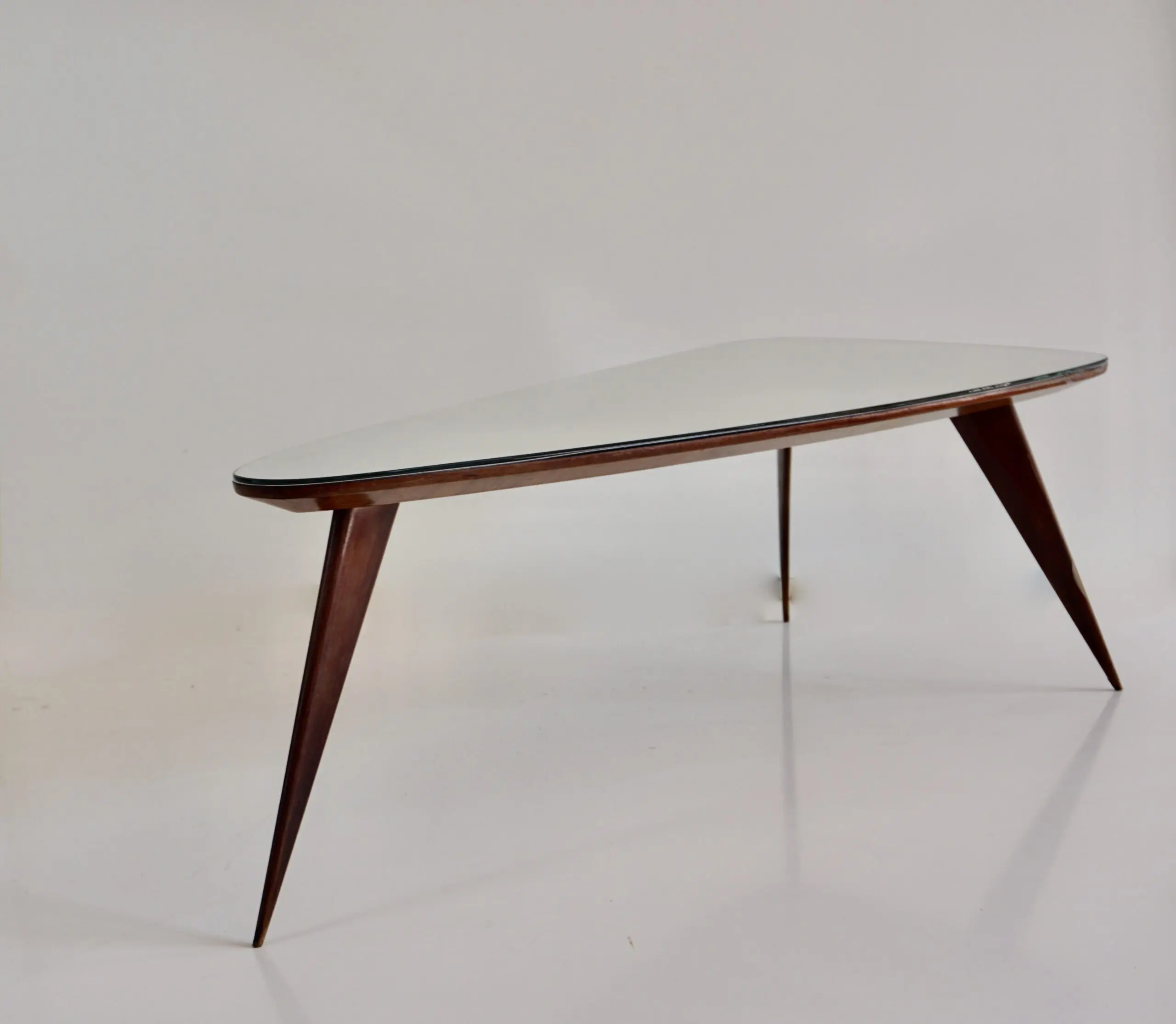 large Cesare Lacca walnut coffee table, three feet irregular shape, mirrored top — photo 4