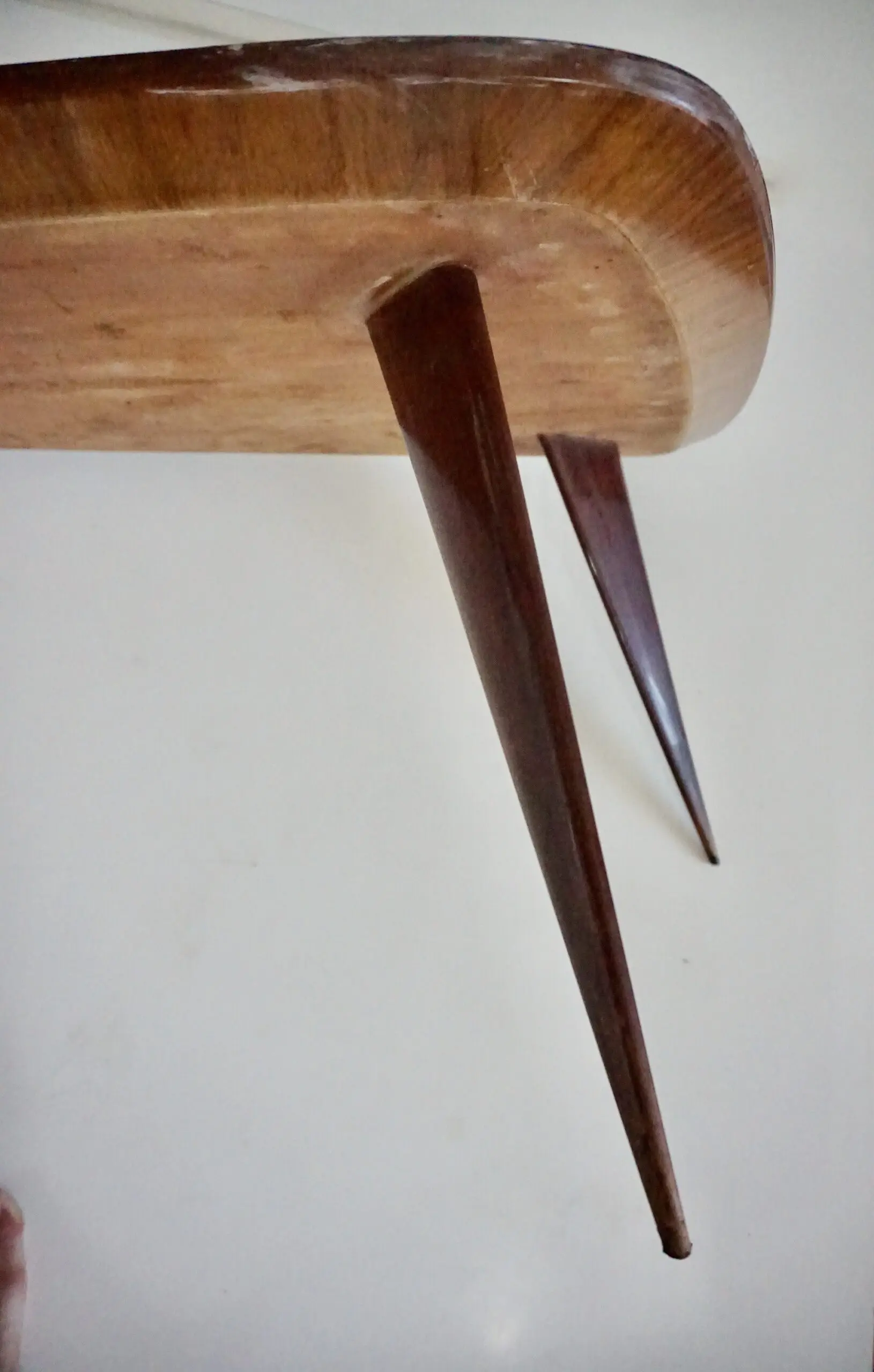 large Cesare Lacca walnut coffee table, three feet irregular shape, mirrored top — photo 12