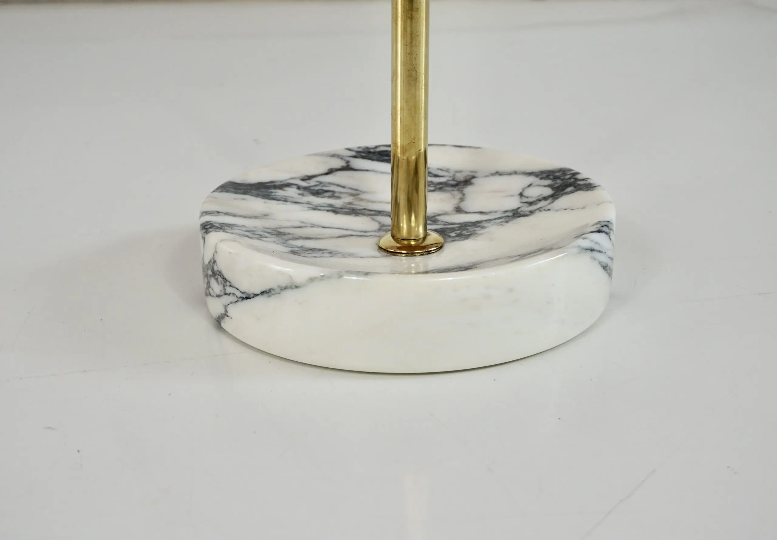 round occasional side table, ash, brass and marble C5 Lorenzo Ciompi, 2025 — photo 4