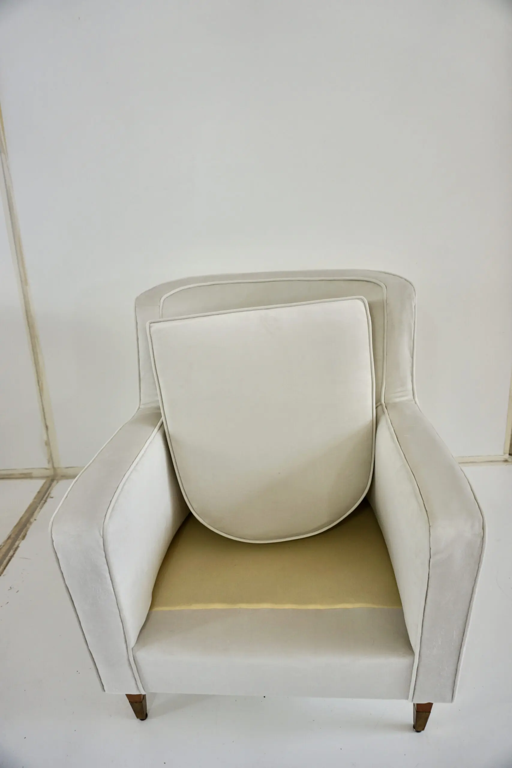 pair of GIO PONTI armchairs white velvet  brass feet for private residence 1955 — photo 17