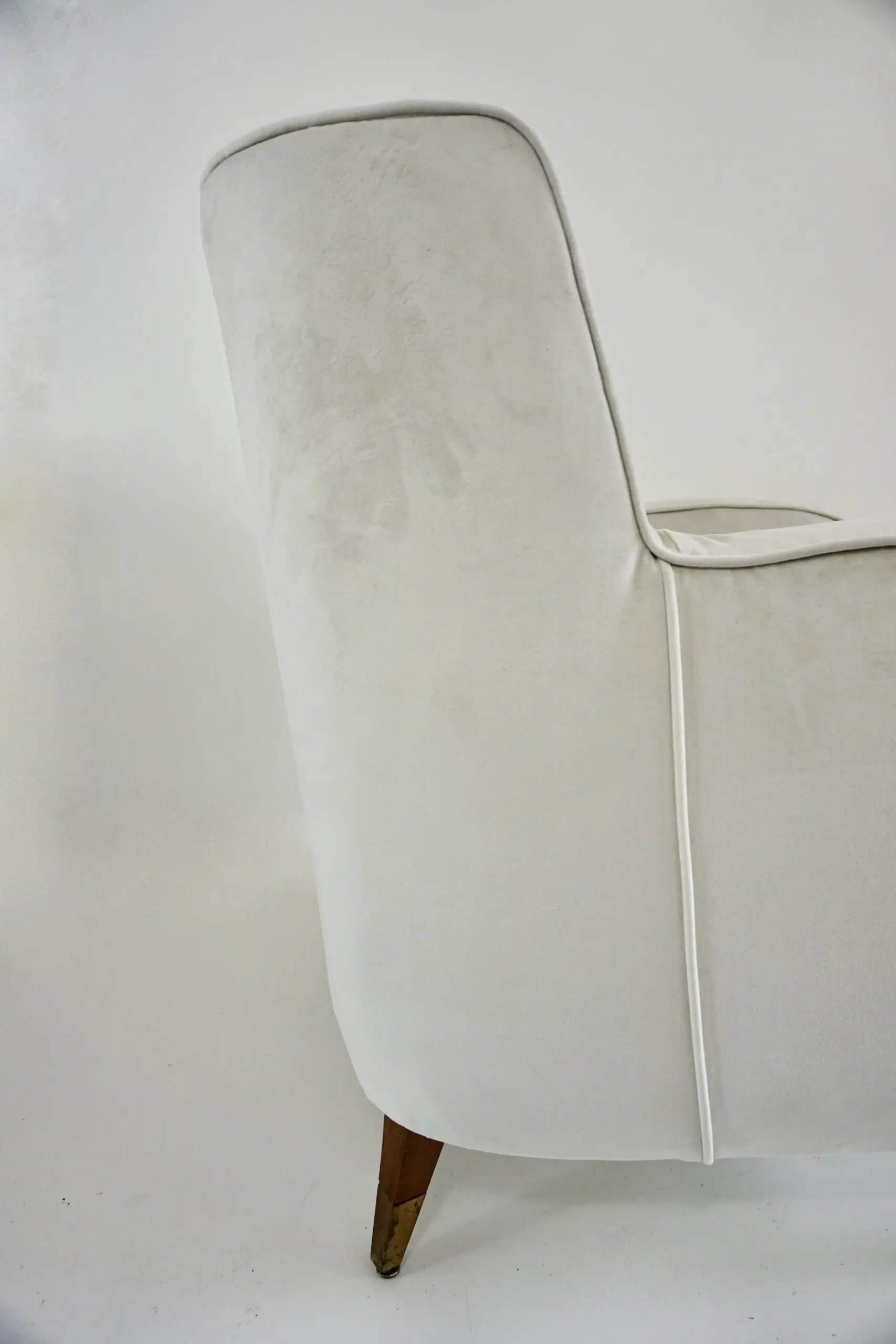pair of GIO PONTI armchairs white velvet  brass feet for private residence 1955 — photo 15
