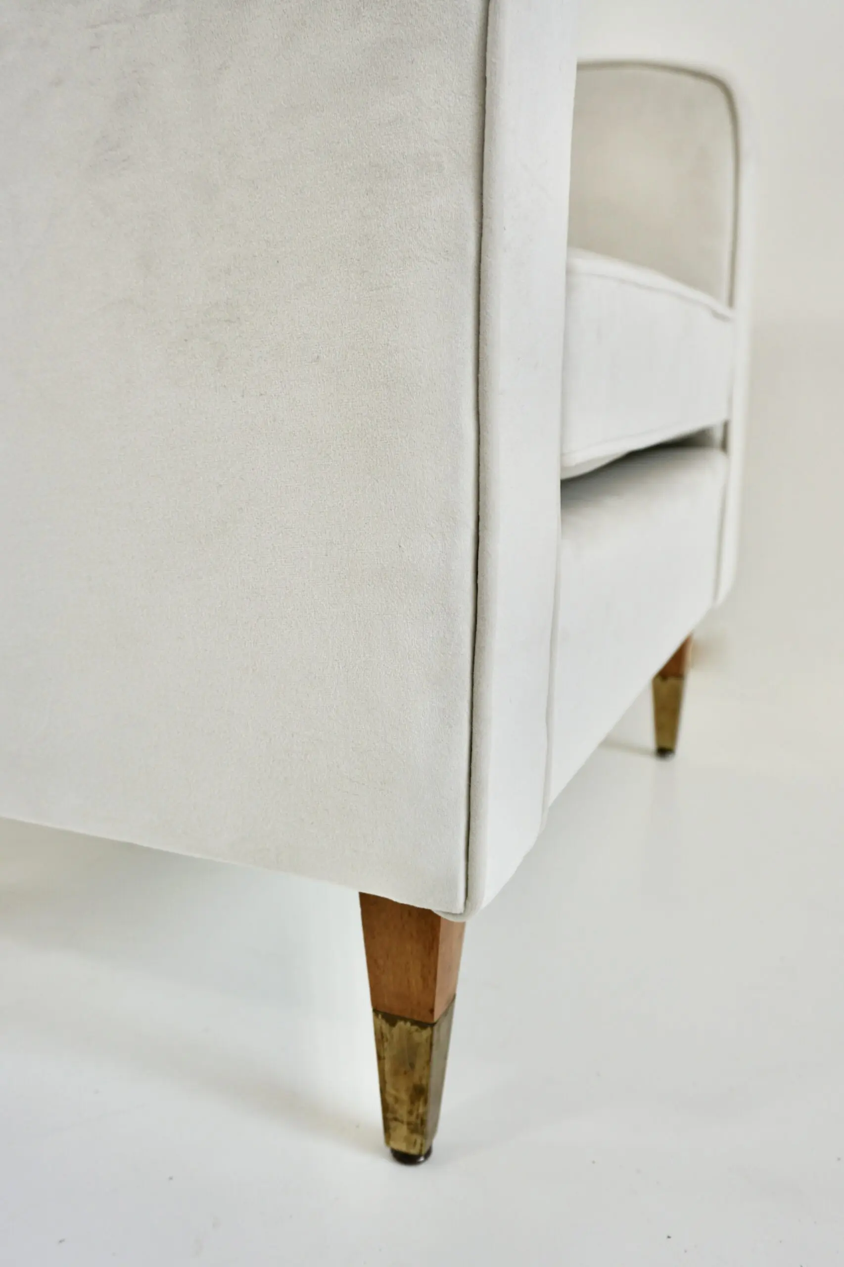 pair of GIO PONTI armchairs white velvet  brass feet for private residence 1955 — photo 19