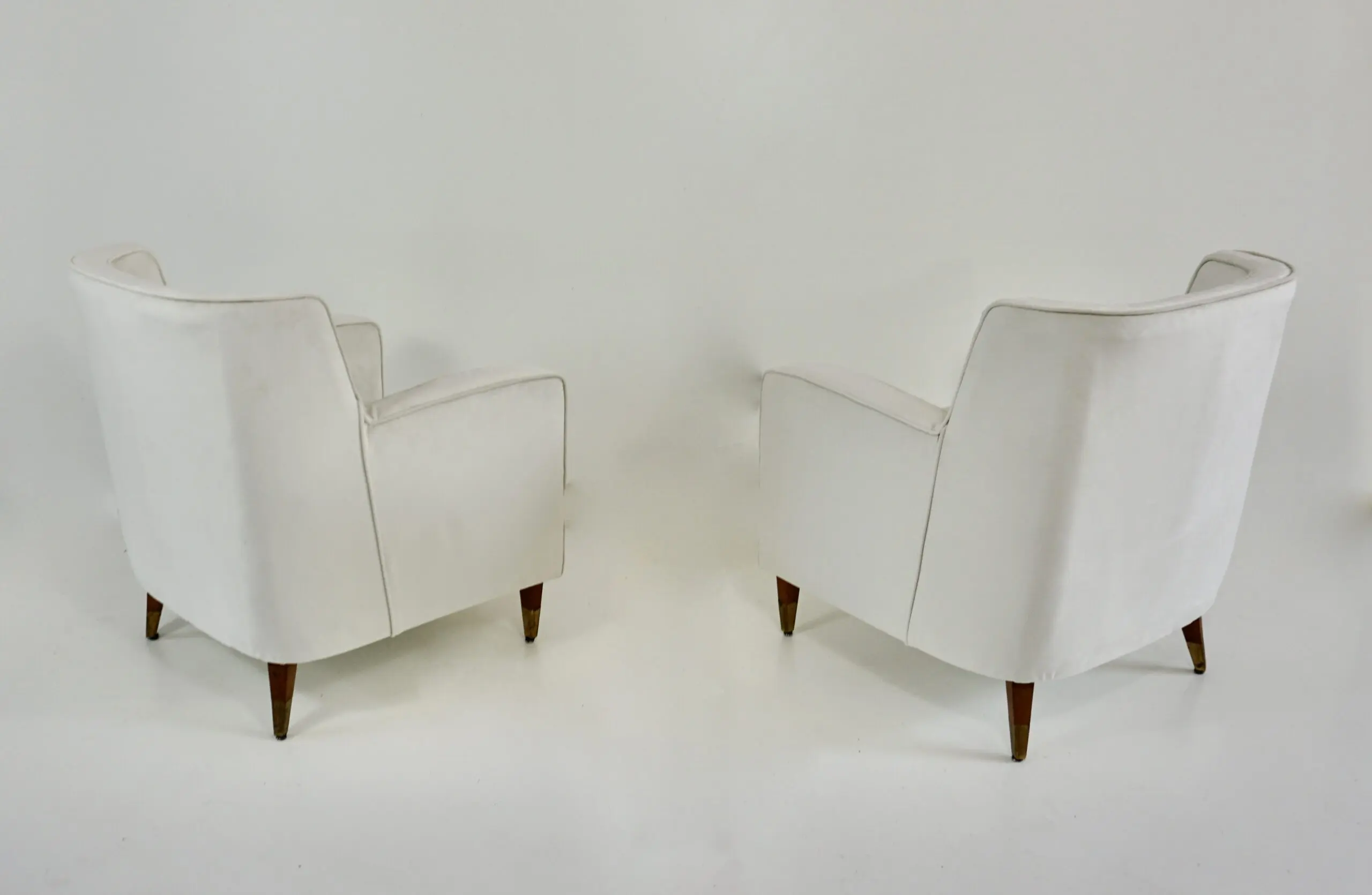 pair of GIO PONTI armchairs white velvet  brass feet for private residence 1955 — photo 5