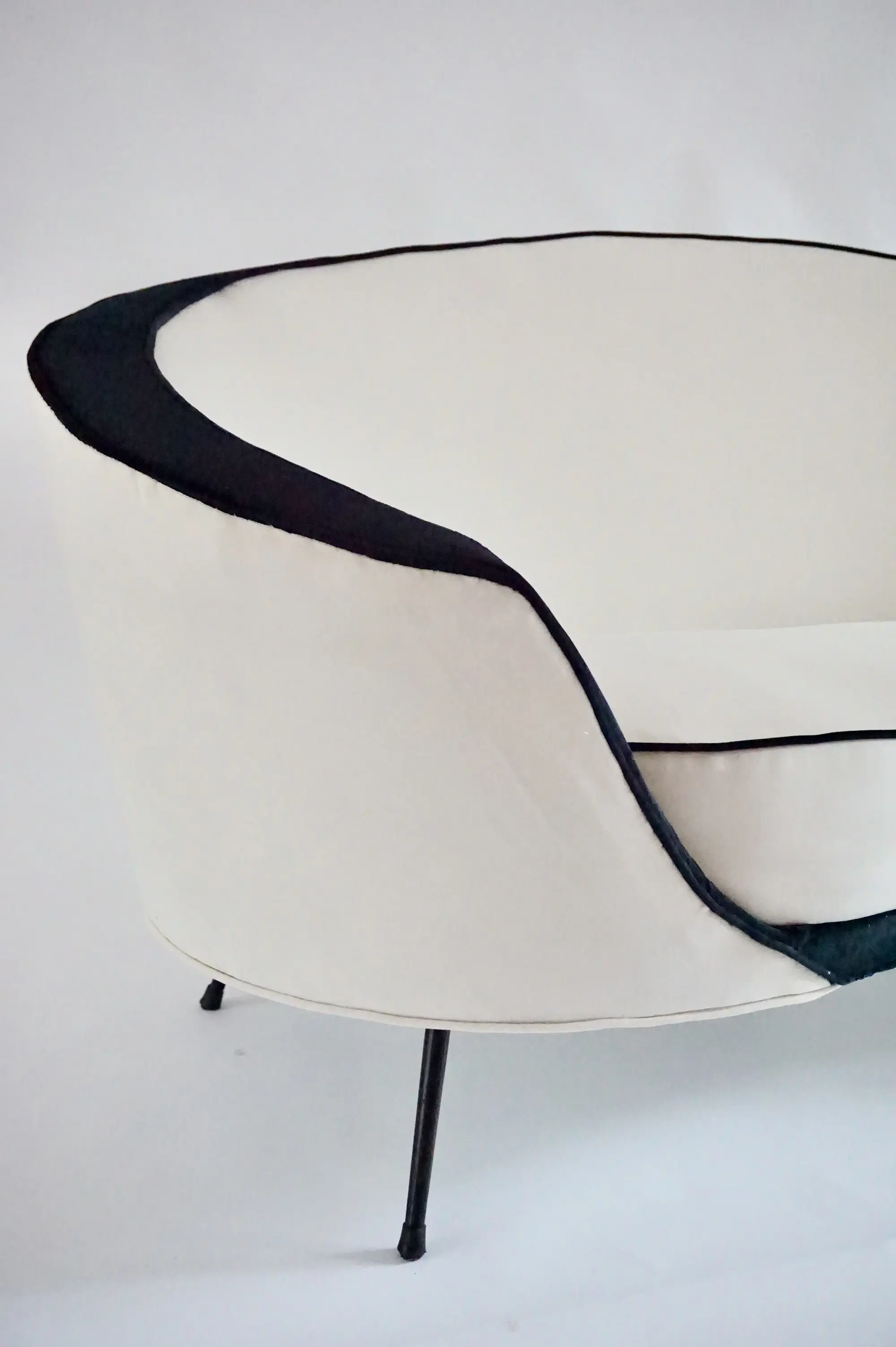 large Ico Parisi 812 three seat sofa, prototype, executed by A. Colombo 1953 — image 3