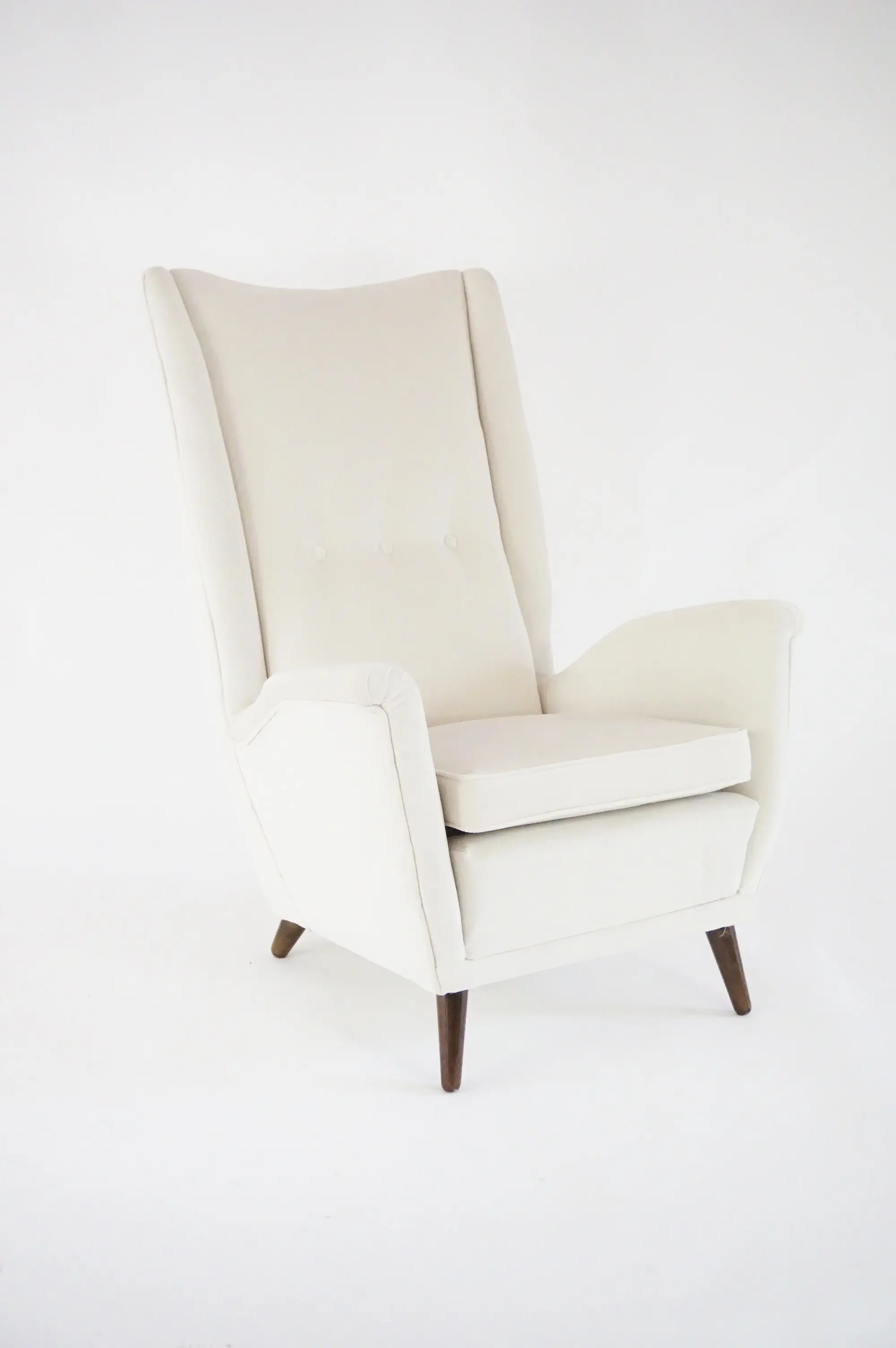 Gio Ponti ivory wingback armchair, model n. 512 by Cassina, 1950 — image 2