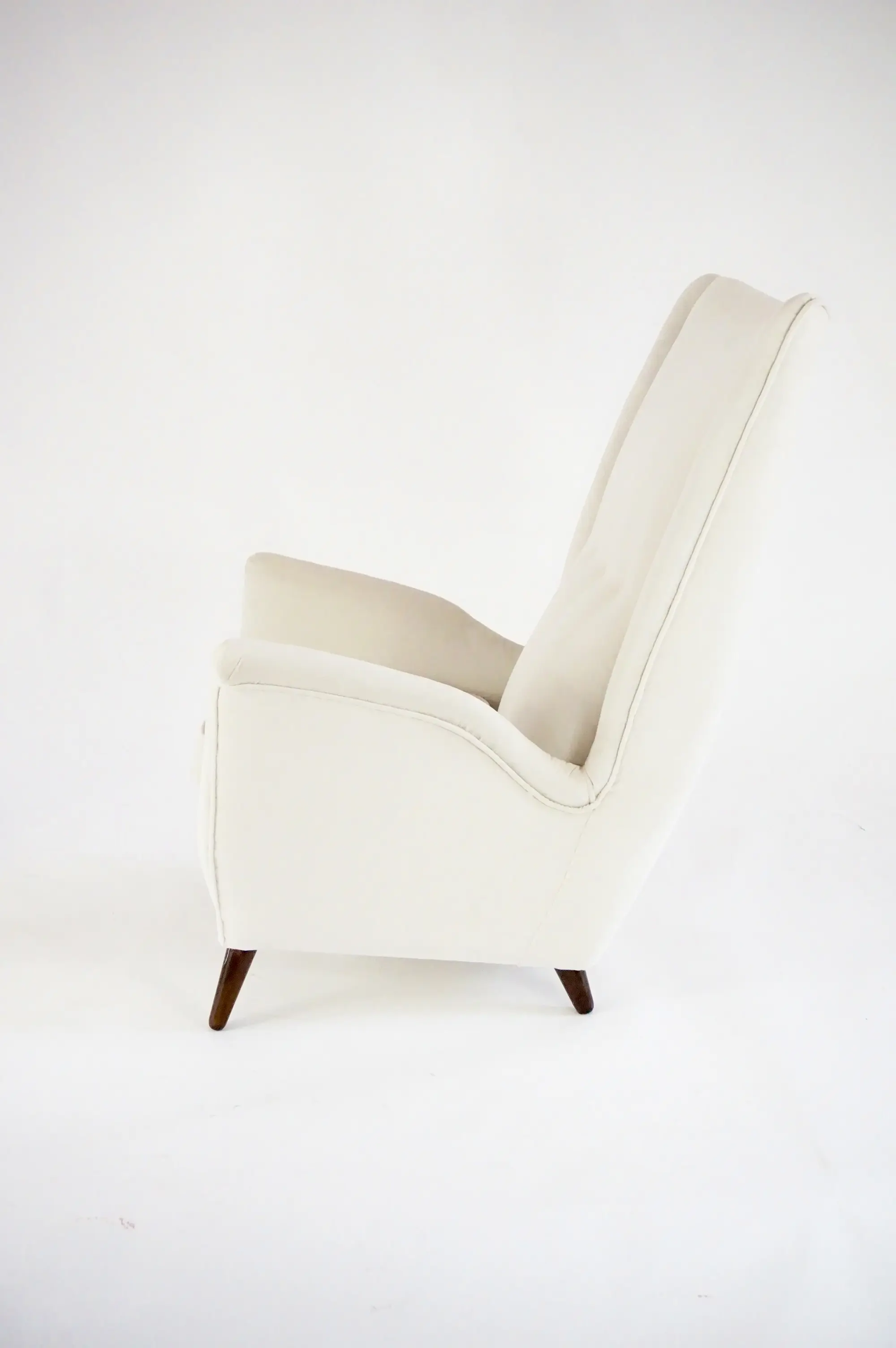 Gio Ponti ivory wingback armchair, model n. 512 by Cassina, 1950 — photo 7