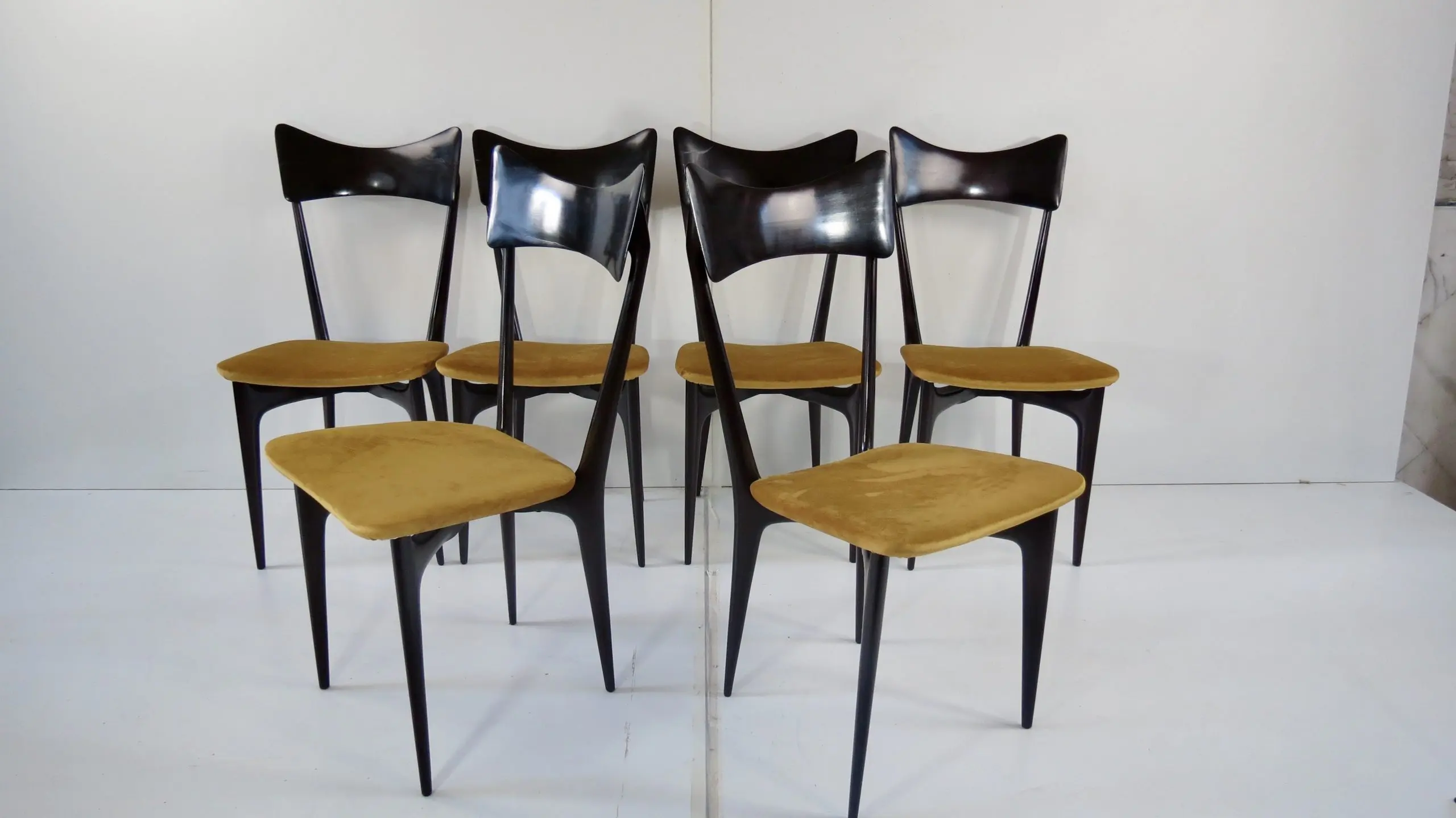 Set of Six Ico and Luisa Parisi Ebonized Dining Chairs by Ariberto Colombo, 1952 — image 2