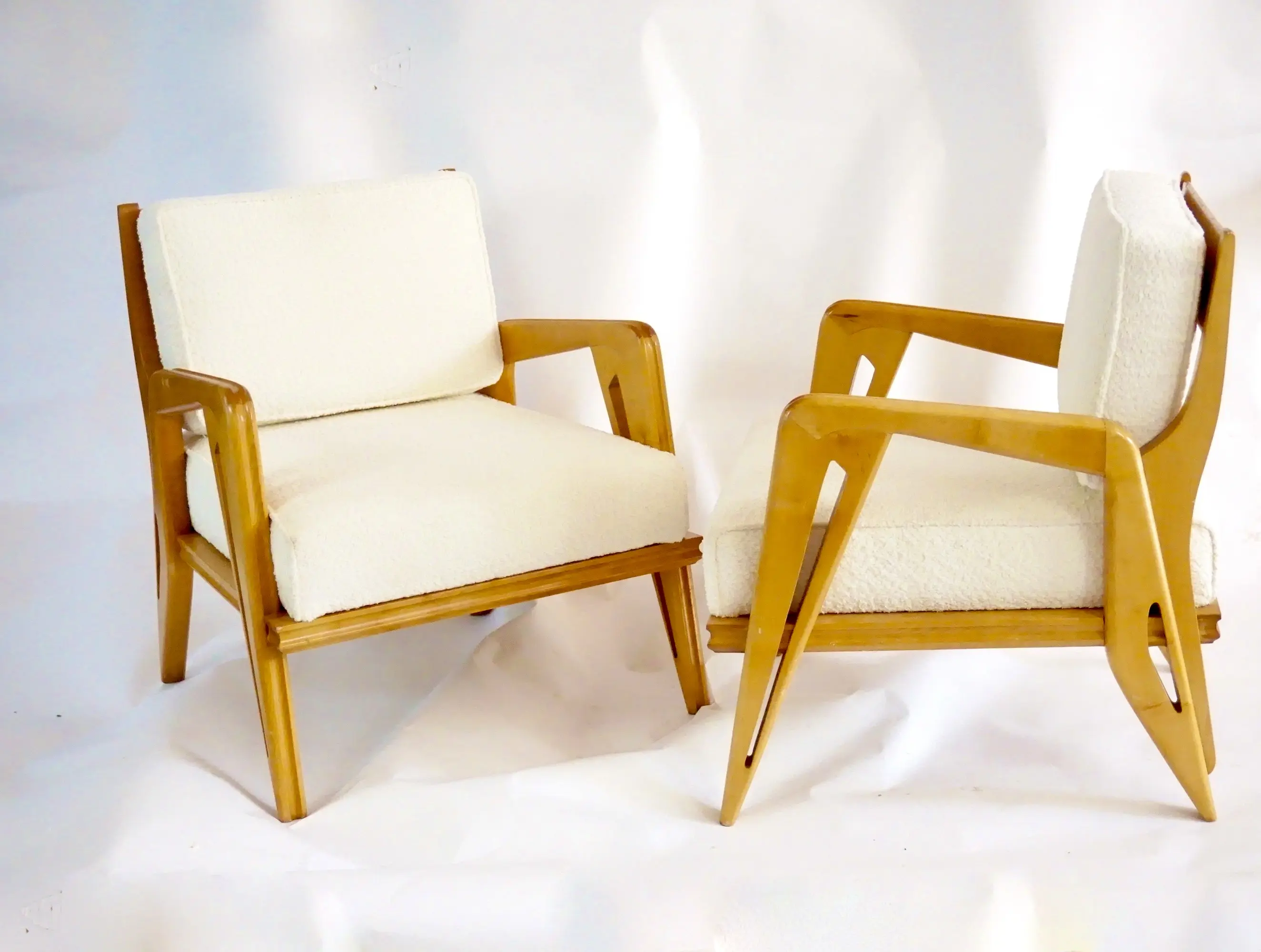 pair of Franco Campo & Carlo Graffi armchairs, ash and bouclè fabric, Turin 1950 — image 3