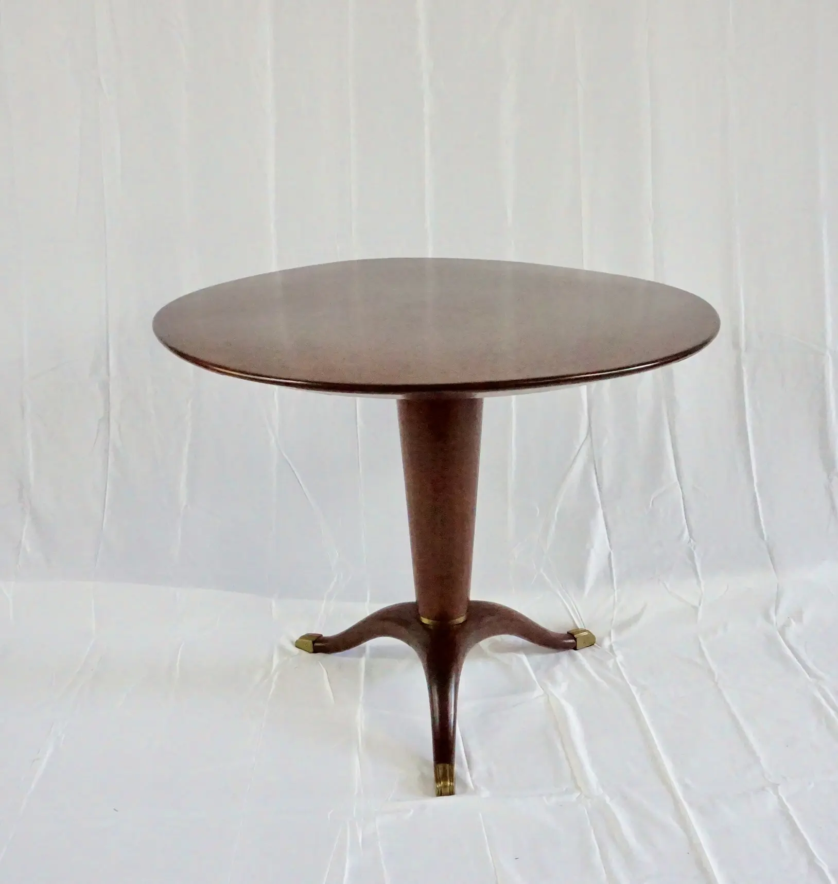 Paolo Buffa round center table, game table, three feet, walnut and brass, 1950 — photo 8