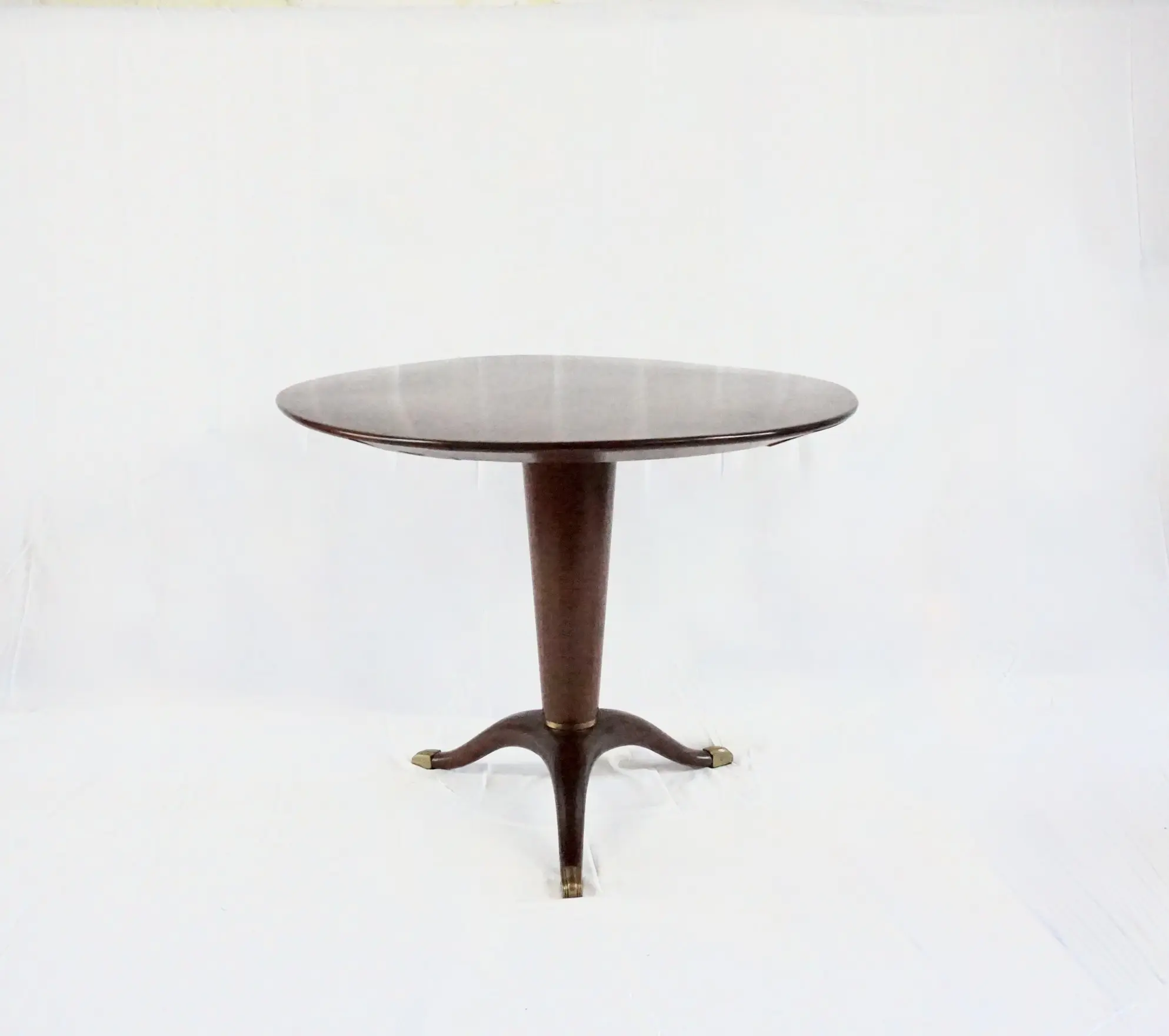 Paolo Buffa round center table, game table, three feet, walnut and brass, 1950 — photo 5