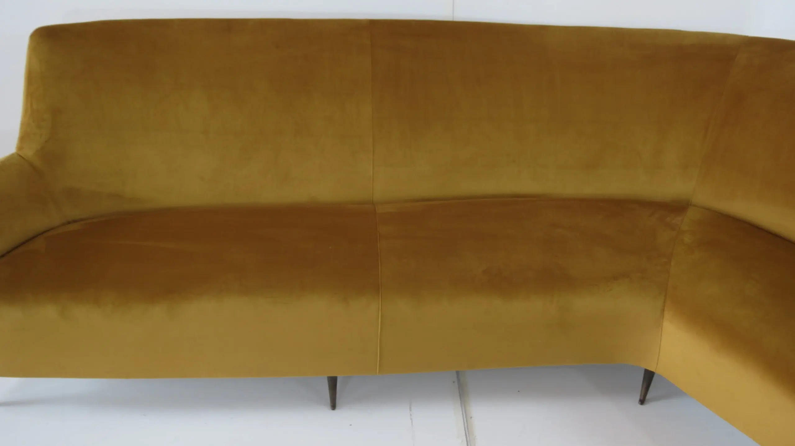 Rare Ico & Luisa Parisi Large Gold Yellow Velvet Curved Sofa by Isa, circa 1952 — photo 12