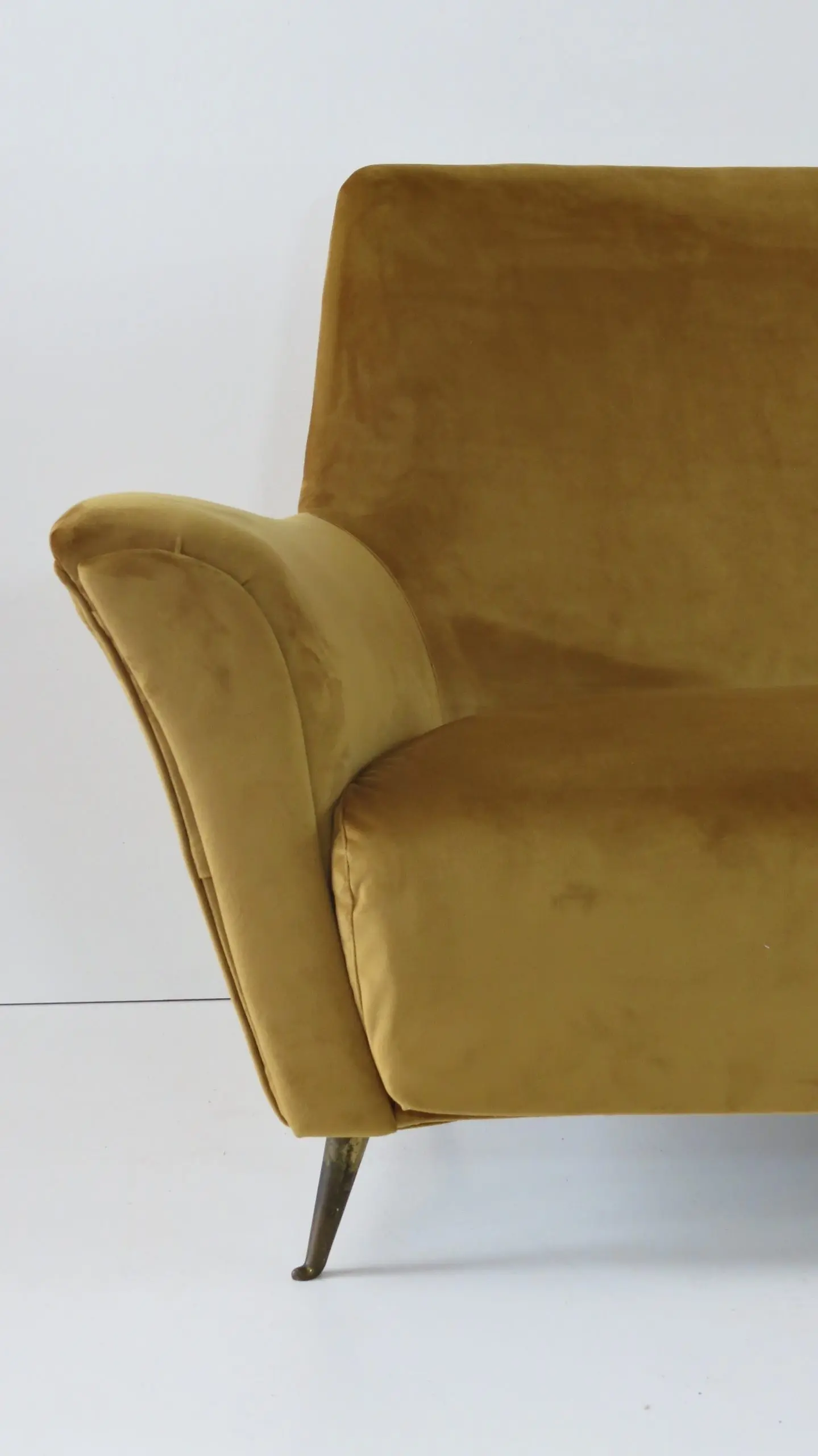Rare Ico & Luisa Parisi Large Gold Yellow Velvet Curved Sofa by Isa, circa 1952 — photo 8