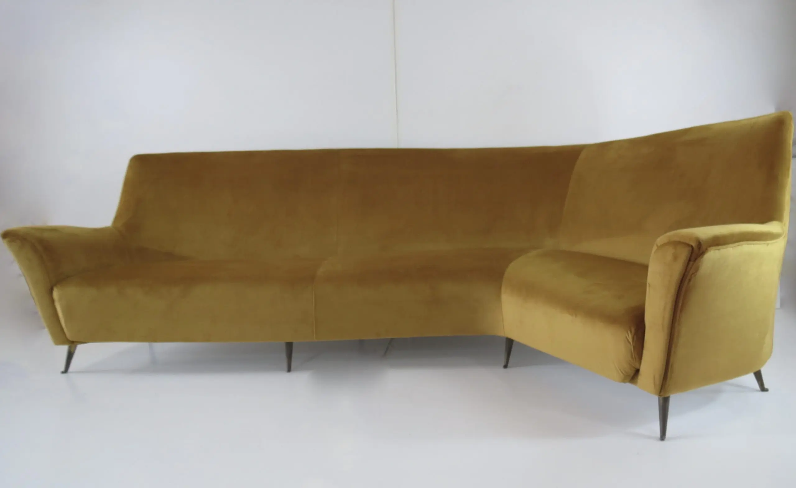 Rare Ico & Luisa Parisi Large Gold Yellow Velvet Curved Sofa by Isa, circa 1952 — image 2