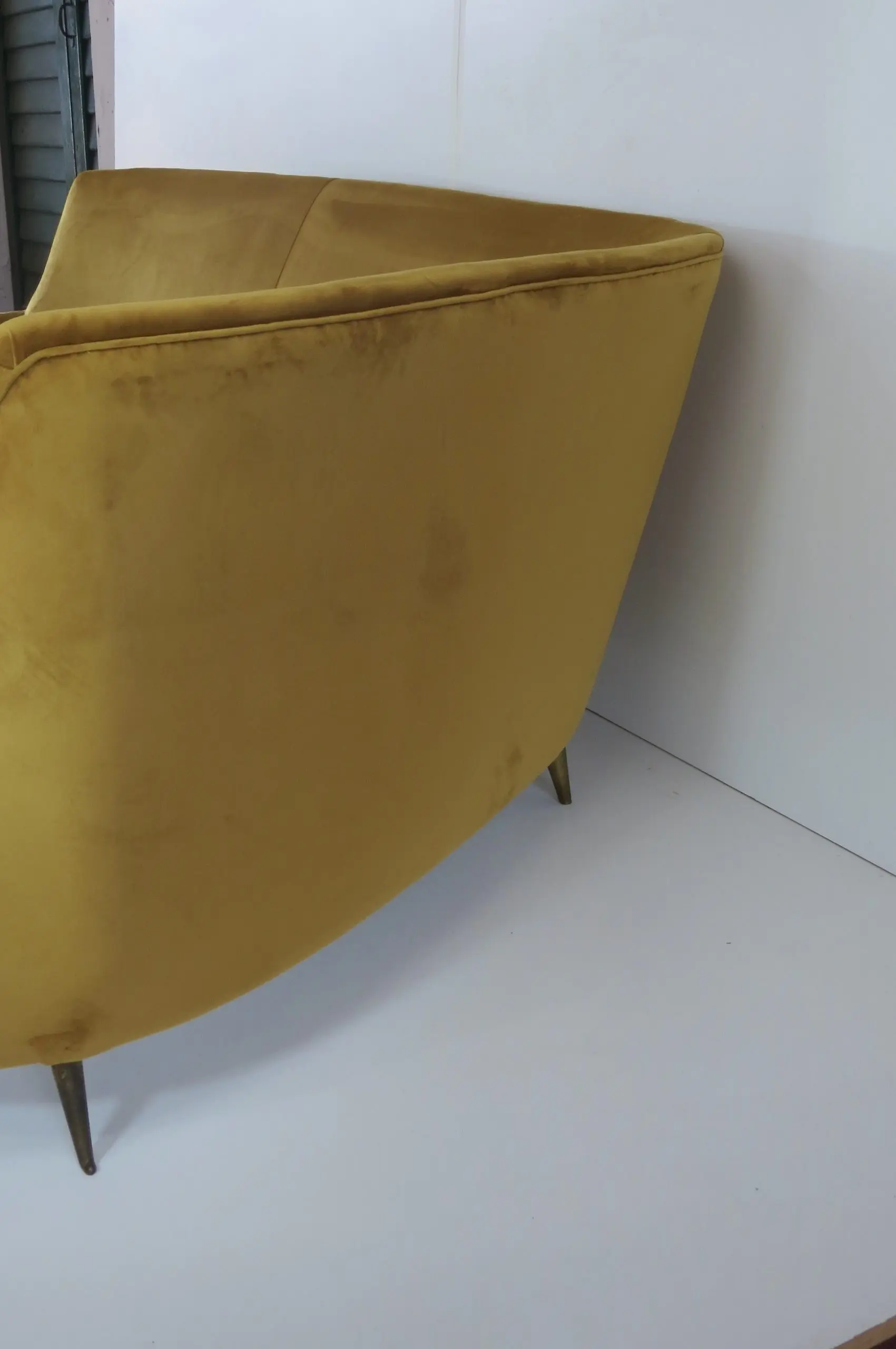 Rare Ico & Luisa Parisi Large Gold Yellow Velvet Curved Sofa by Isa, circa 1952 — photo 15