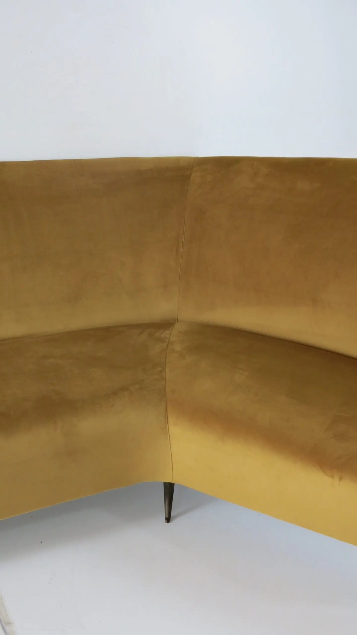 Rare Ico & Luisa Parisi Large Gold Yellow Velvet Curved Sofa by Isa, circa 1952 — photo 9
