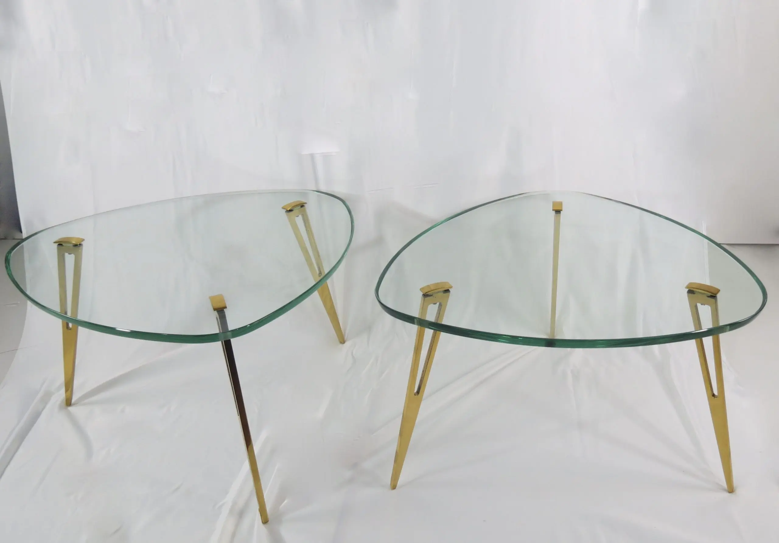 Pair of Rare Glass and Bronze Side Tables Three Feet,Fontana Arte,1950 — photo 5