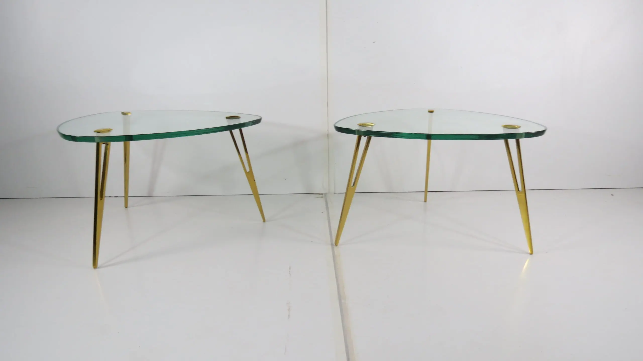 Pair of Rare Glass and Bronze Side Tables Three Feet,Fontana Arte,1950 — photo 12