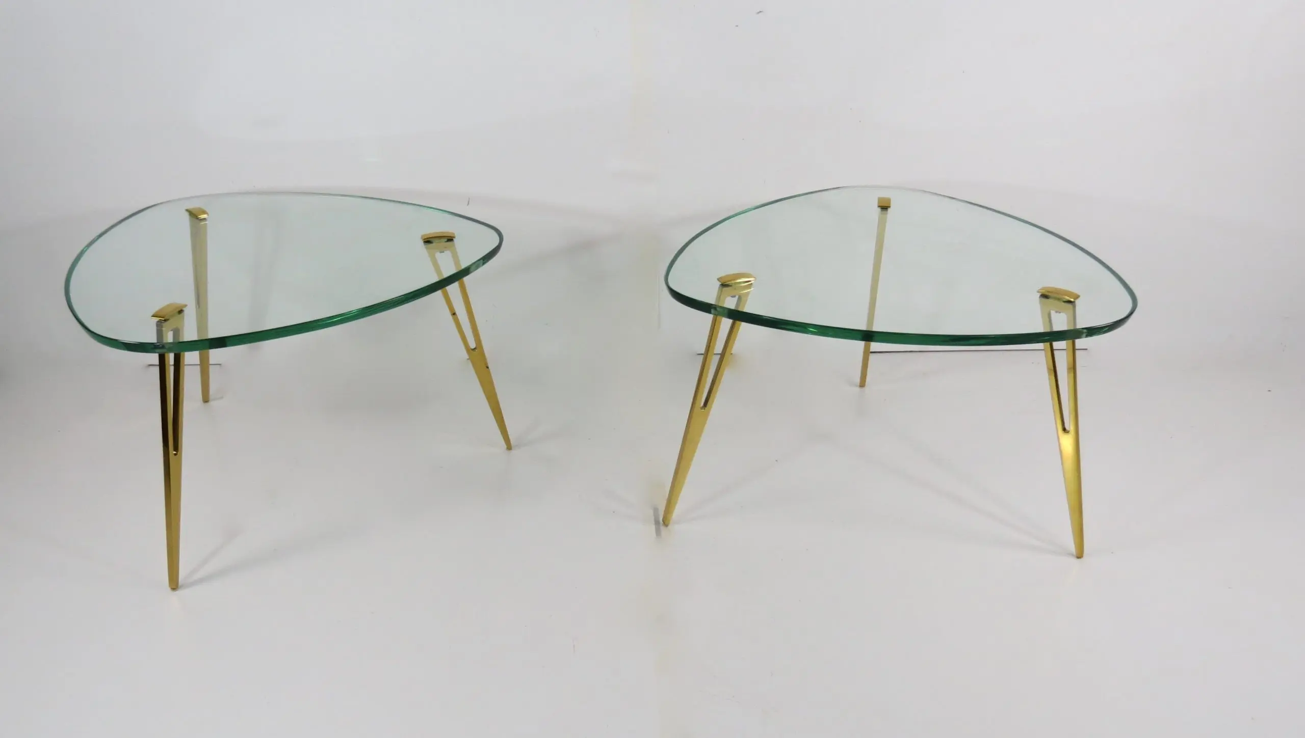 Pair of Rare Glass and Bronze Side Tables Three Feet,Fontana Arte,1950 — photo 13