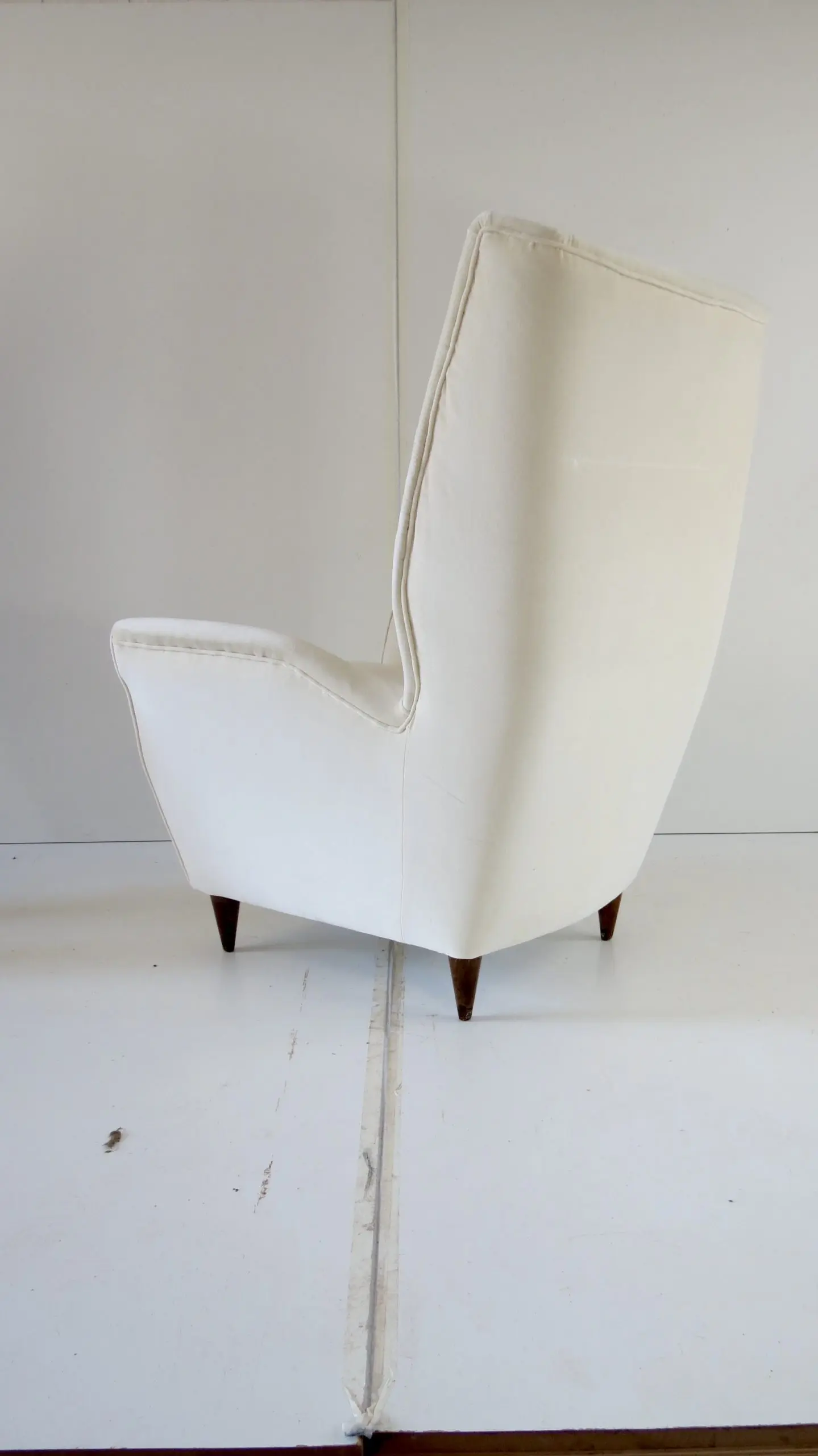 Gio Ponti Ivory Wingback Armchair N. 512, circa 1950 — photo 10