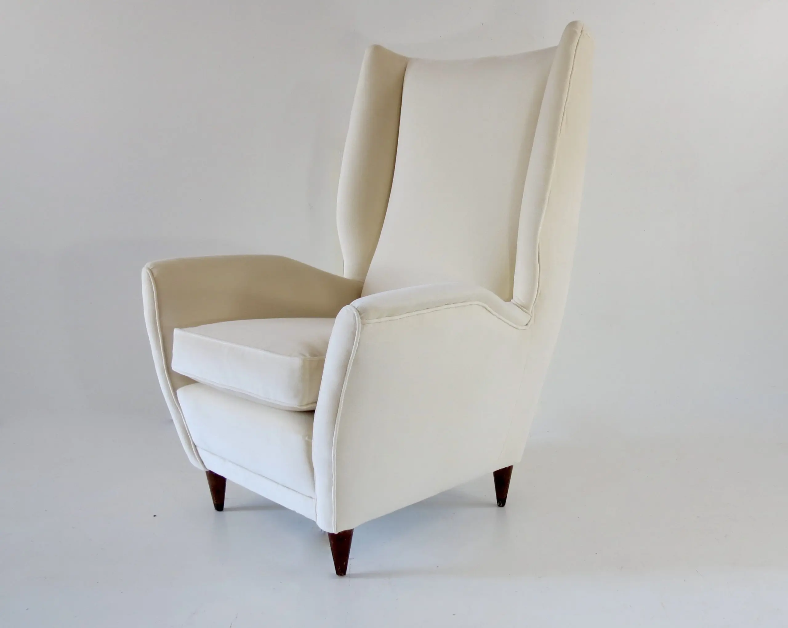Gio Ponti Ivory Wingback Armchair N. 512, circa 1950 — image 2