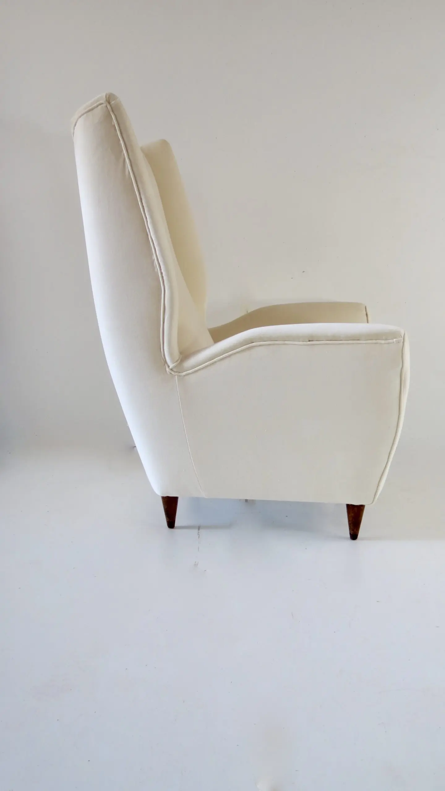 Gio Ponti Ivory Wingback Armchair N. 512, circa 1950 — photo 6
