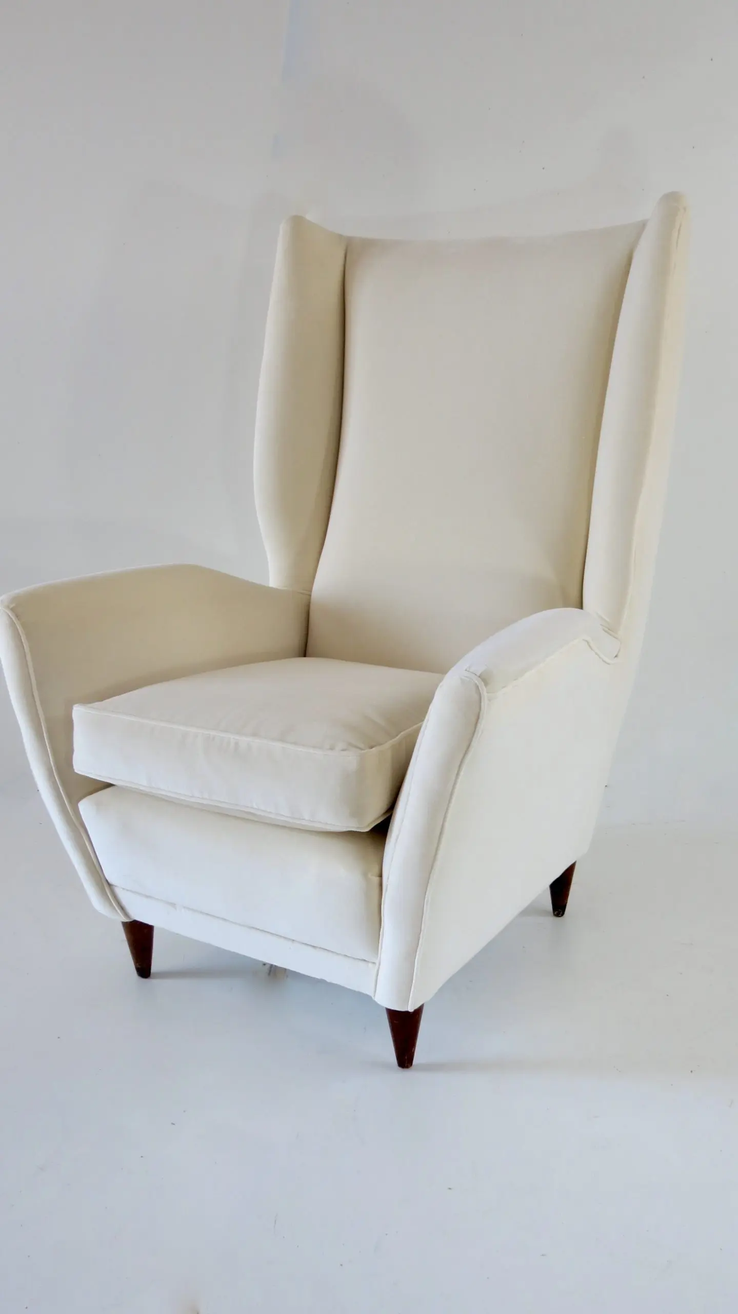 Gio Ponti Ivory Wingback Armchair N. 512, circa 1950 — photo 13