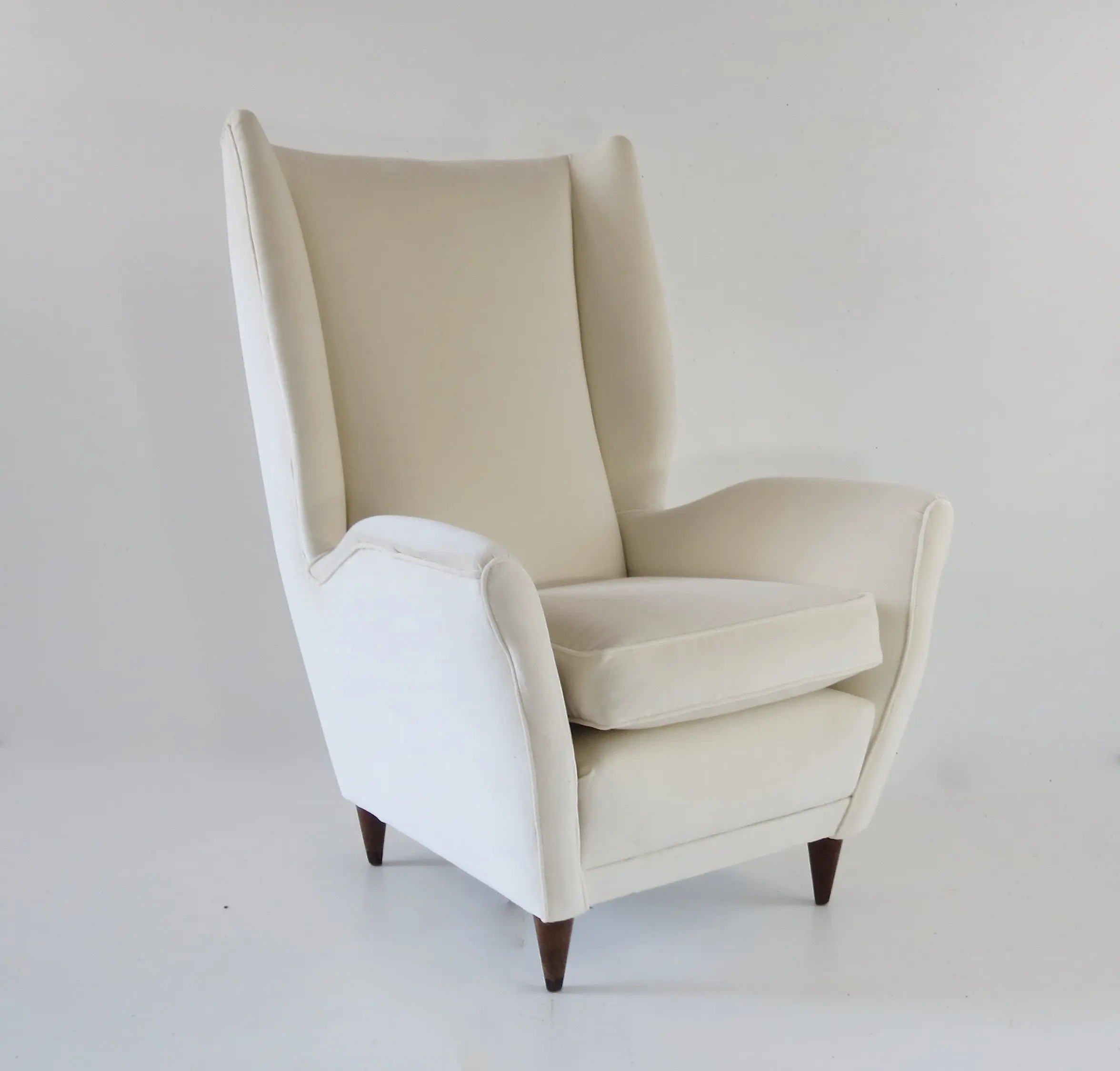 Gio Ponti Ivory Wingback Armchair N. 512, circa 1950 — image 3