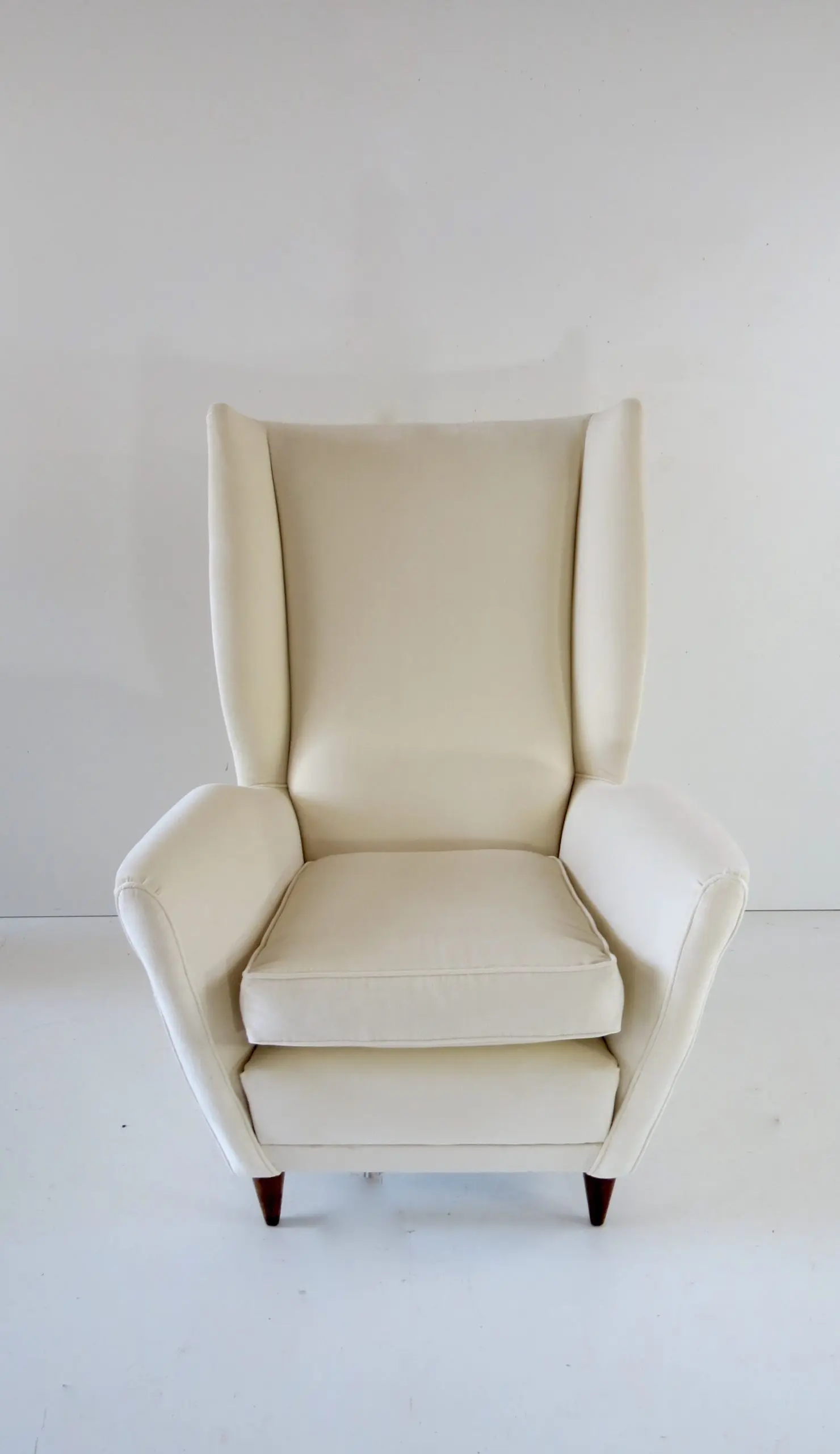 Gio Ponti Ivory Wingback Armchair N. 512, circa 1950 — photo 20