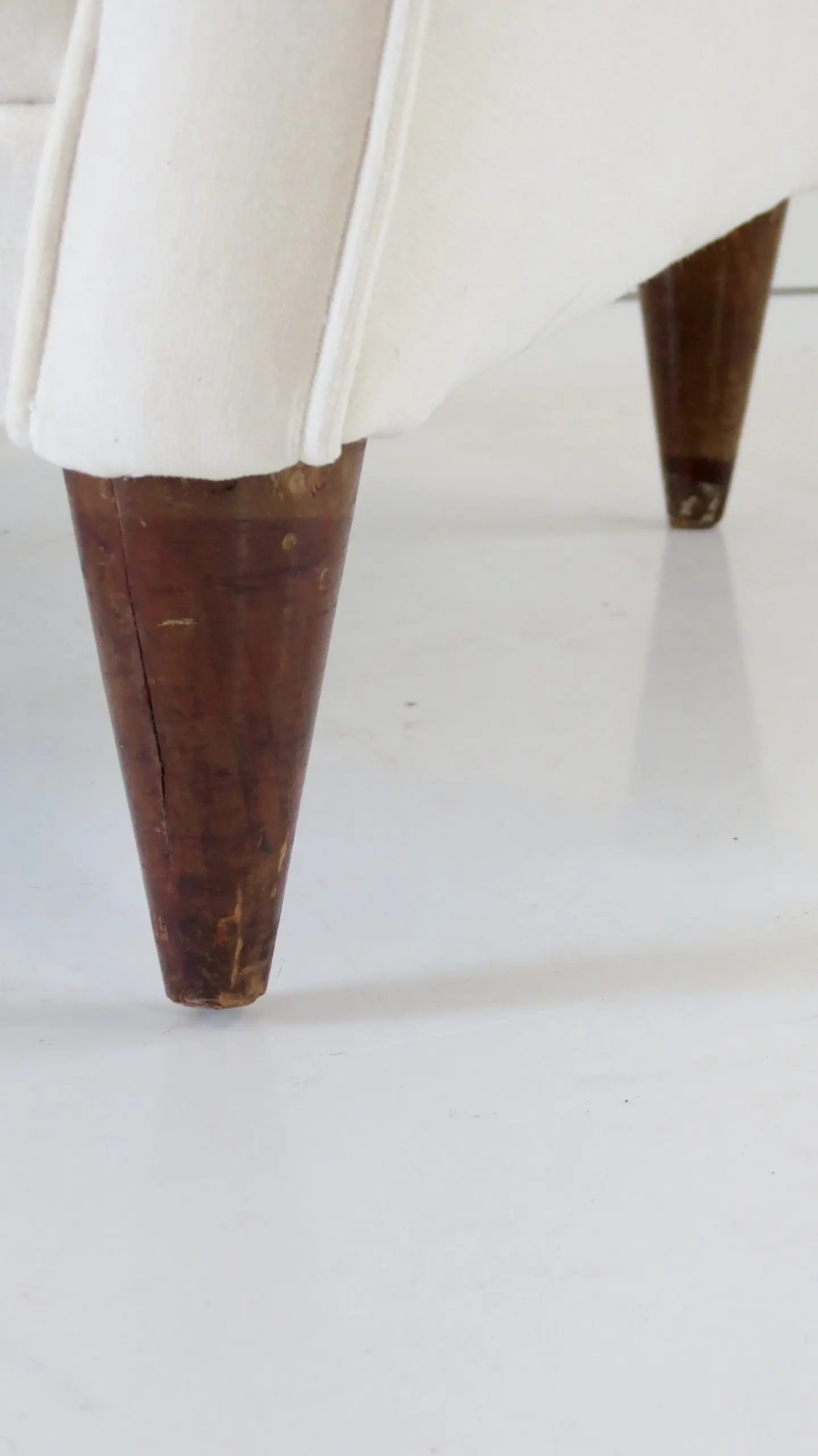 Gio Ponti Ivory Wingback Armchair N. 512, circa 1950 — photo 19